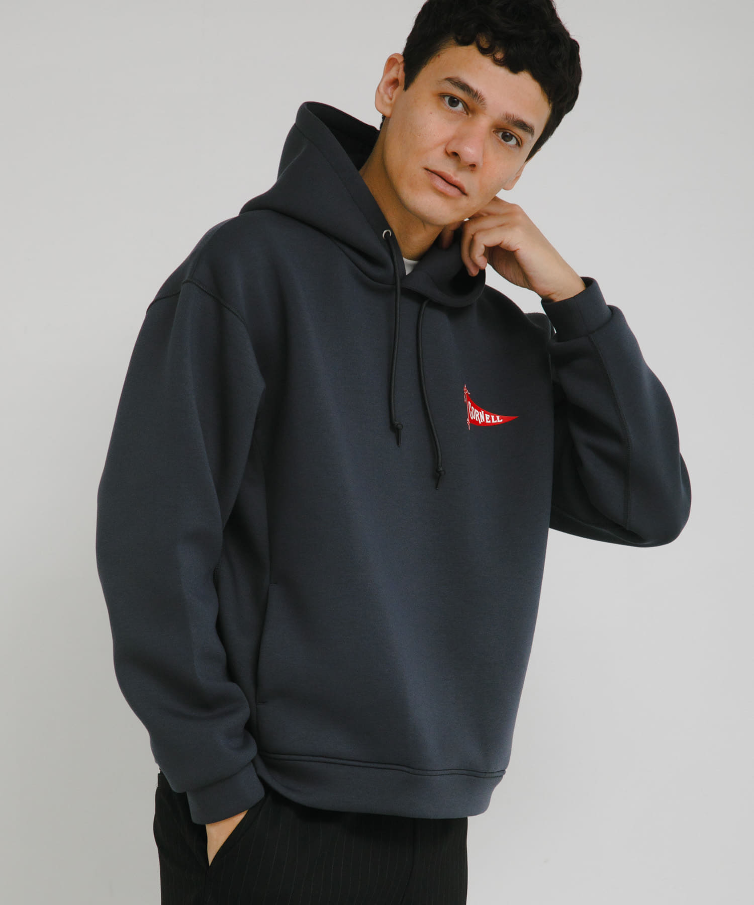 カレッジプリントダンボールパーカー チャコール M