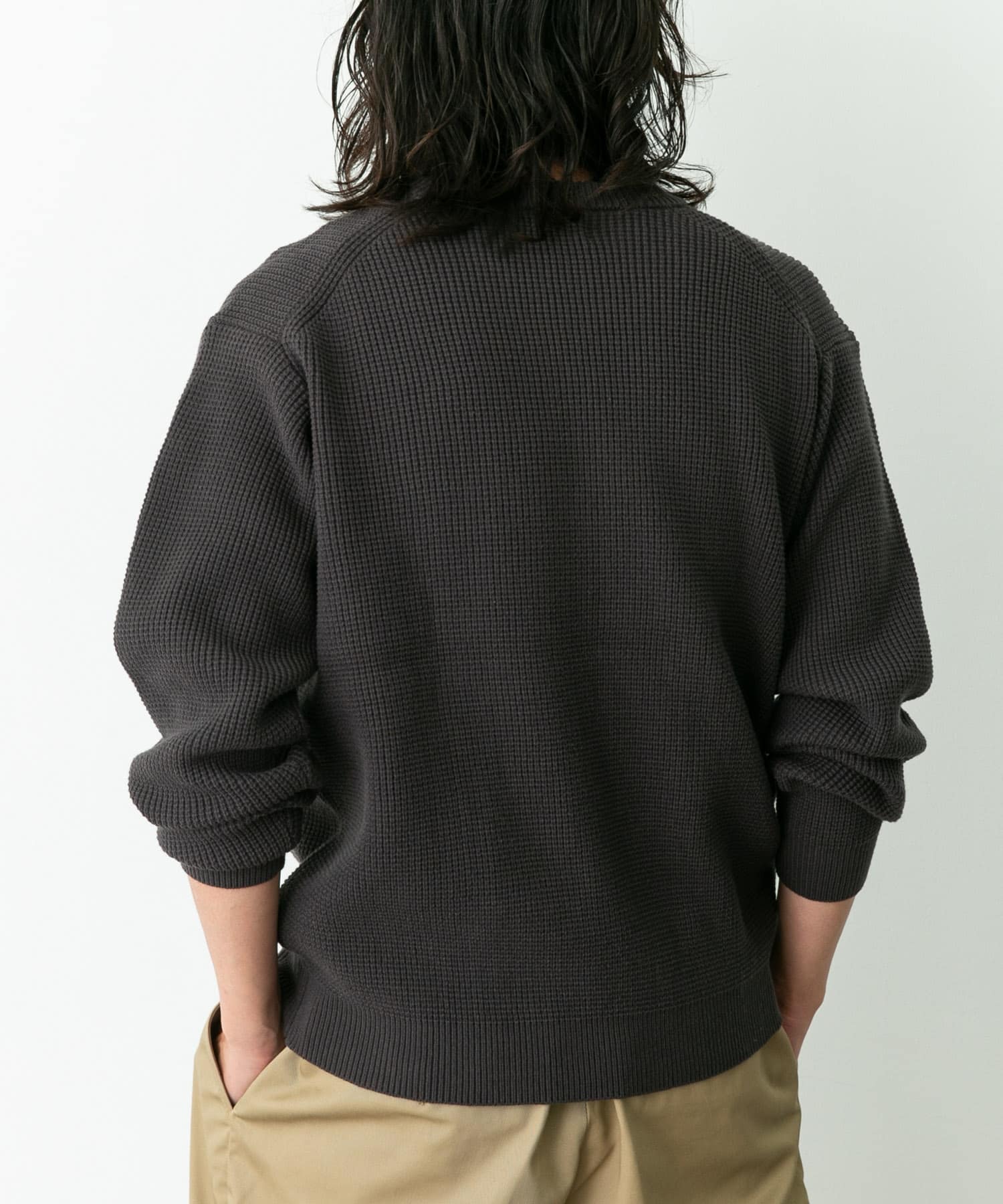 身長 : 180cm 体重 : 60kg サイズ : L