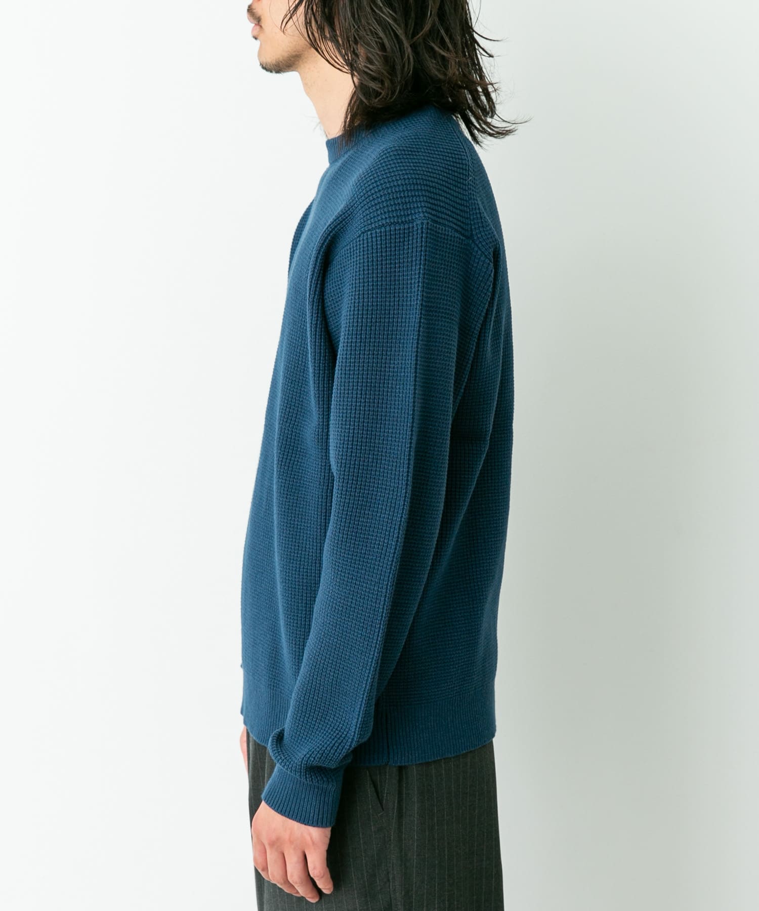 身長 : 180cm 体重 : 60kg サイズ : L