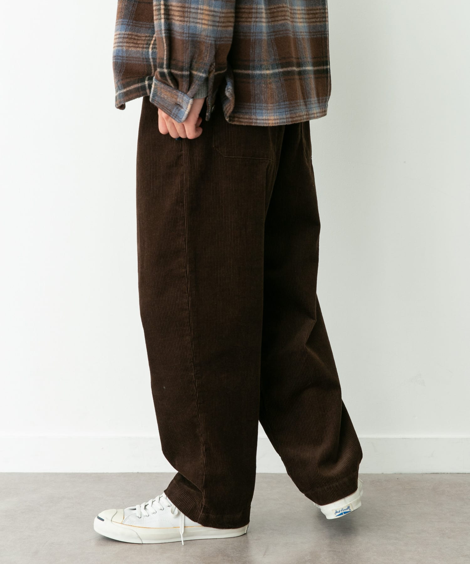 ダークブラウン