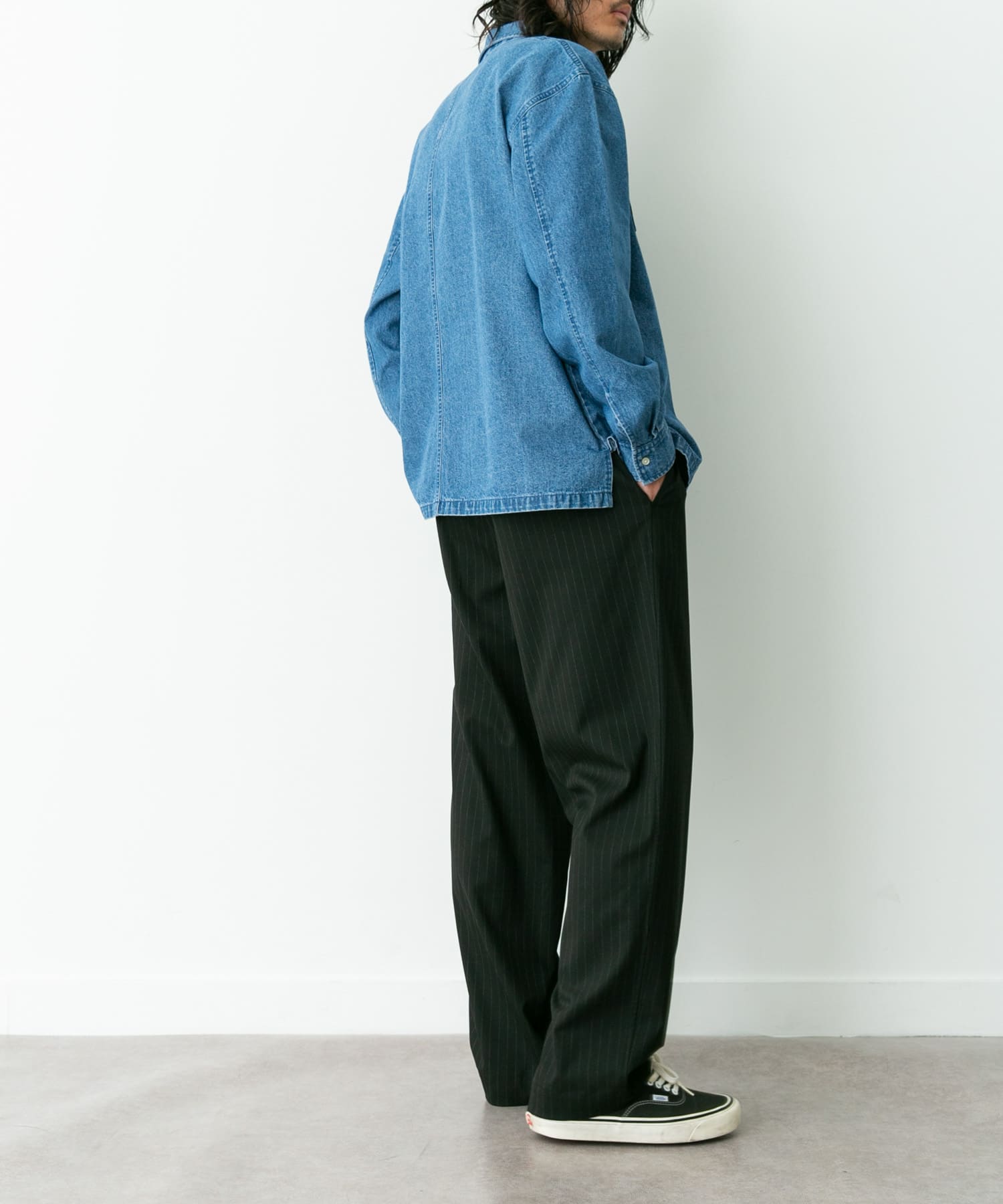 身長 : 180cm 体重 : 60kg サイズ : L