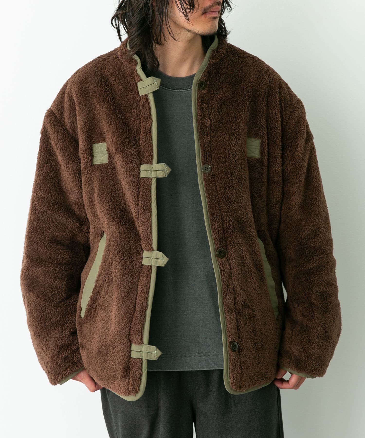 身長 : 180cm 体重 : 60kg サイズ : L