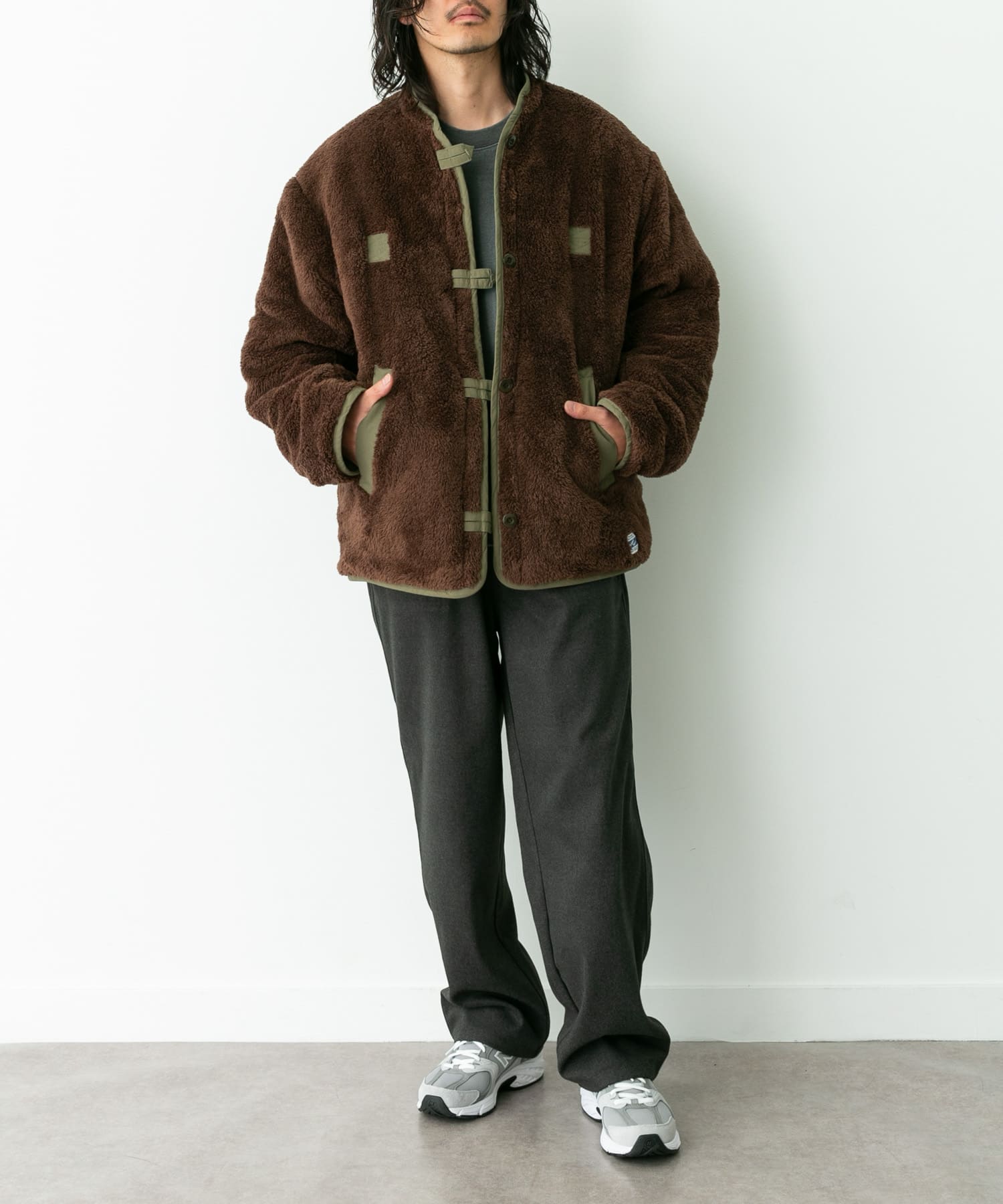 身長 : 180cm 体重 : 60kg サイズ : L