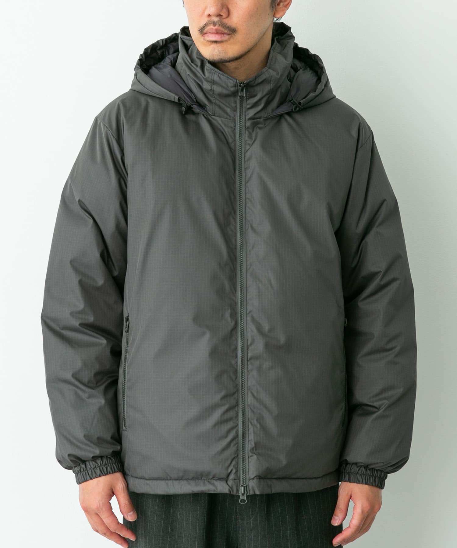 身長 : 180cm 体重 : 60kg サイズ : L