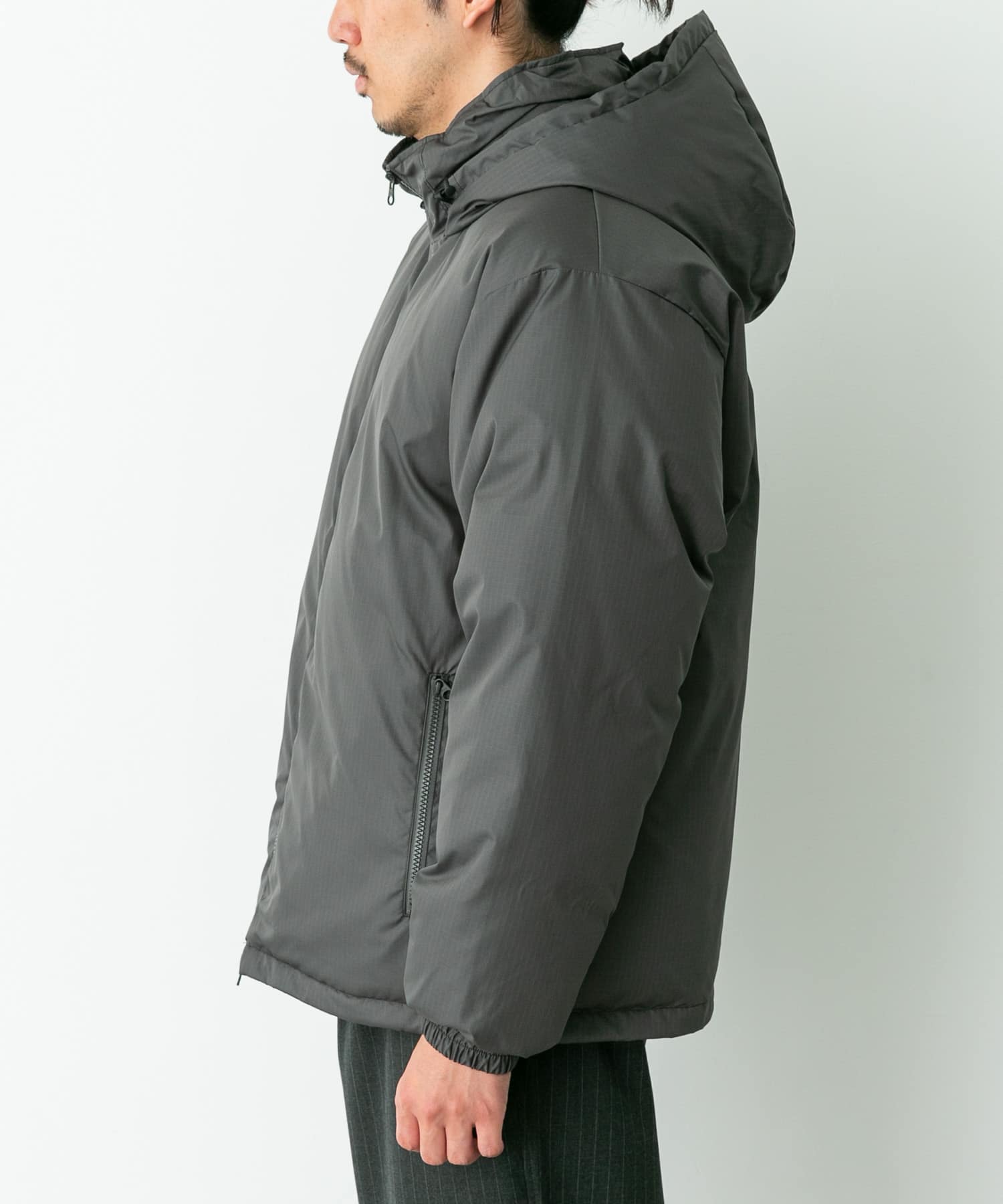 身長 : 180cm 体重 : 60kg サイズ : L