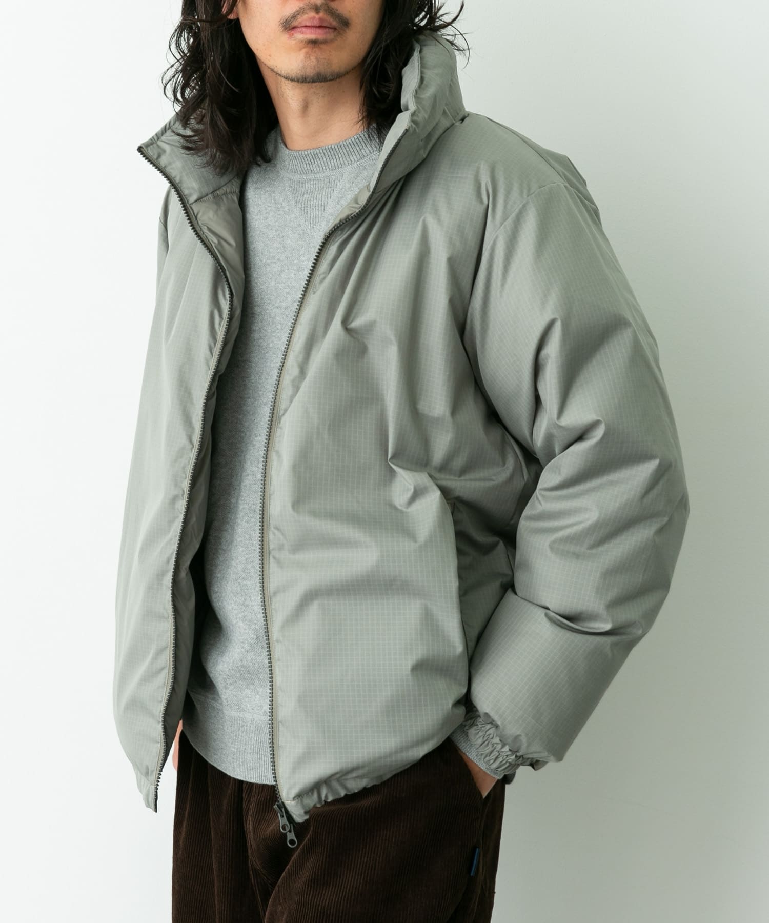 身長 : 180cm 体重 : 60kg サイズ : L