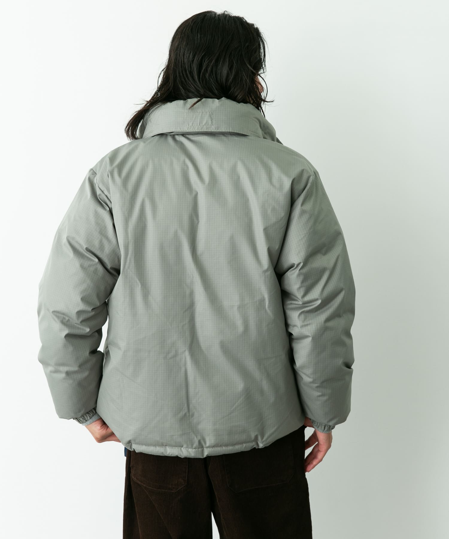 身長 : 180cm 体重 : 60kg サイズ : L
