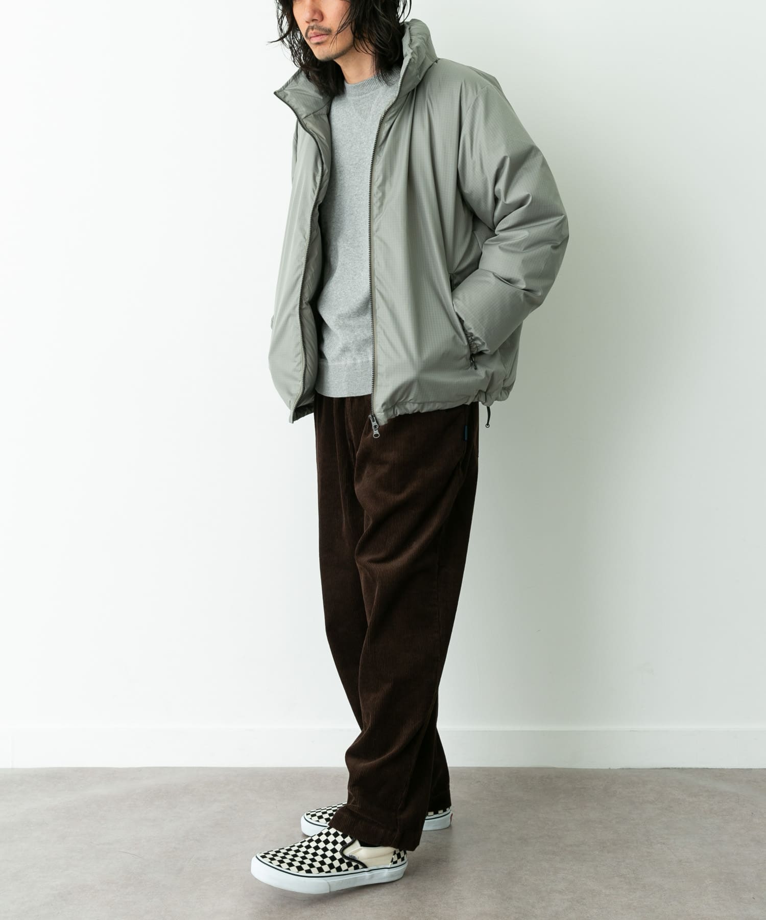 身長 : 180cm 体重 : 60kg サイズ : L