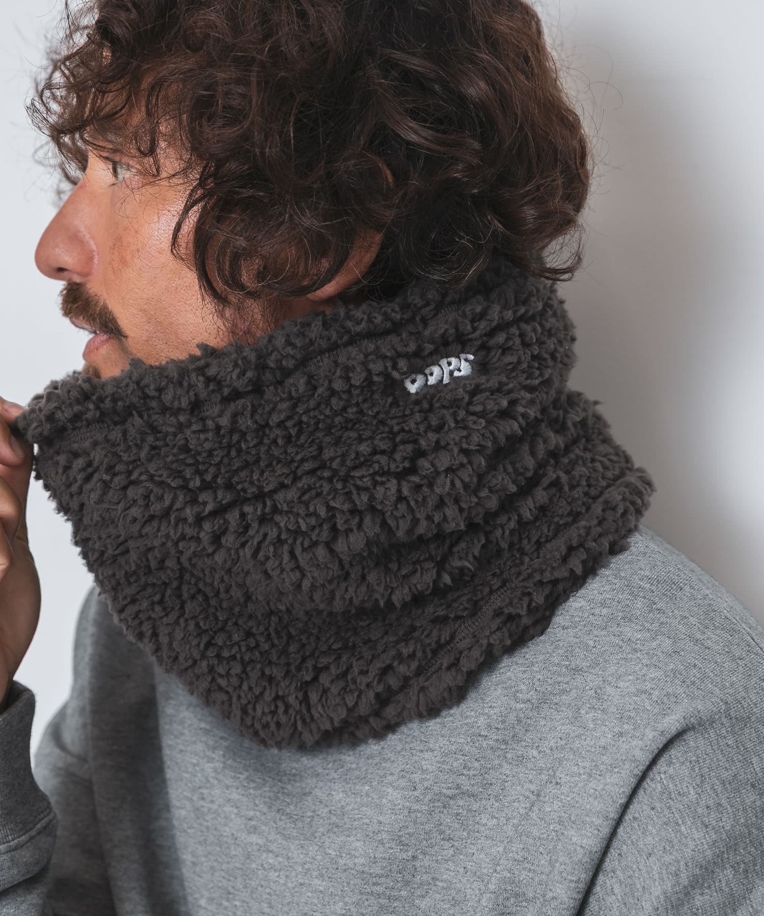 OOPS　ボアネックウォーマー チャコール One