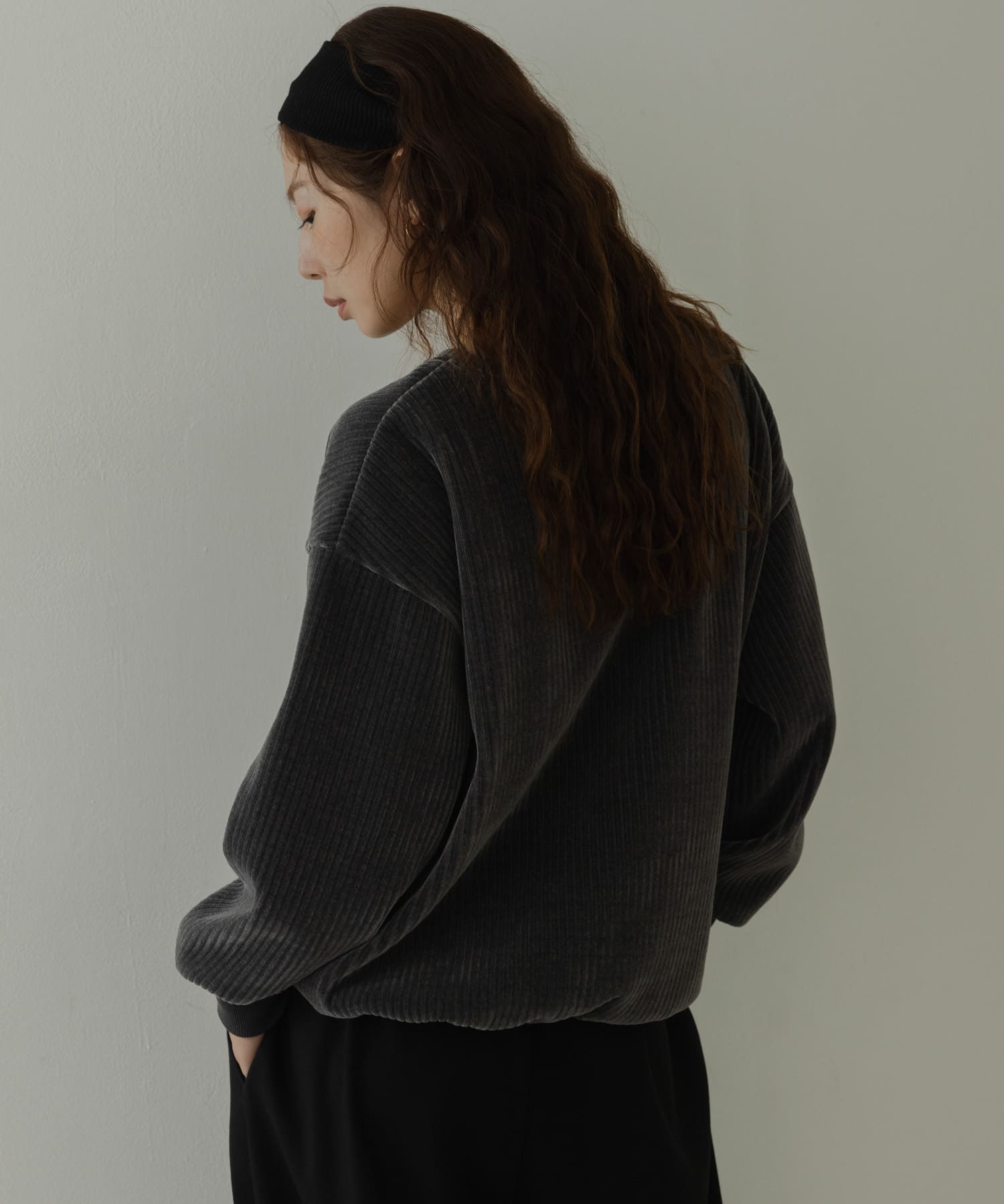 チャコールグレー