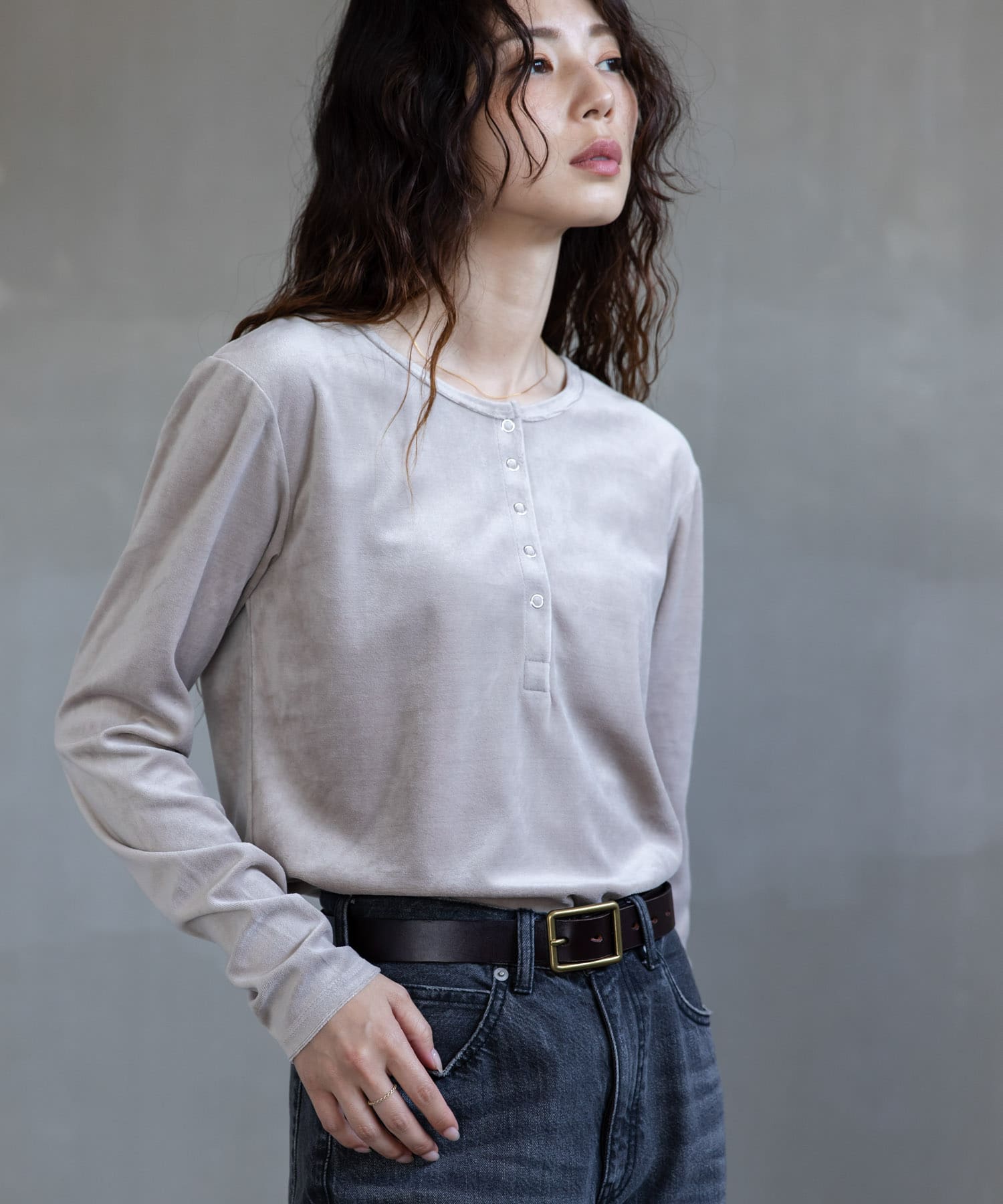 『UR TECH』ベロアヘンリーネックプルオーバー