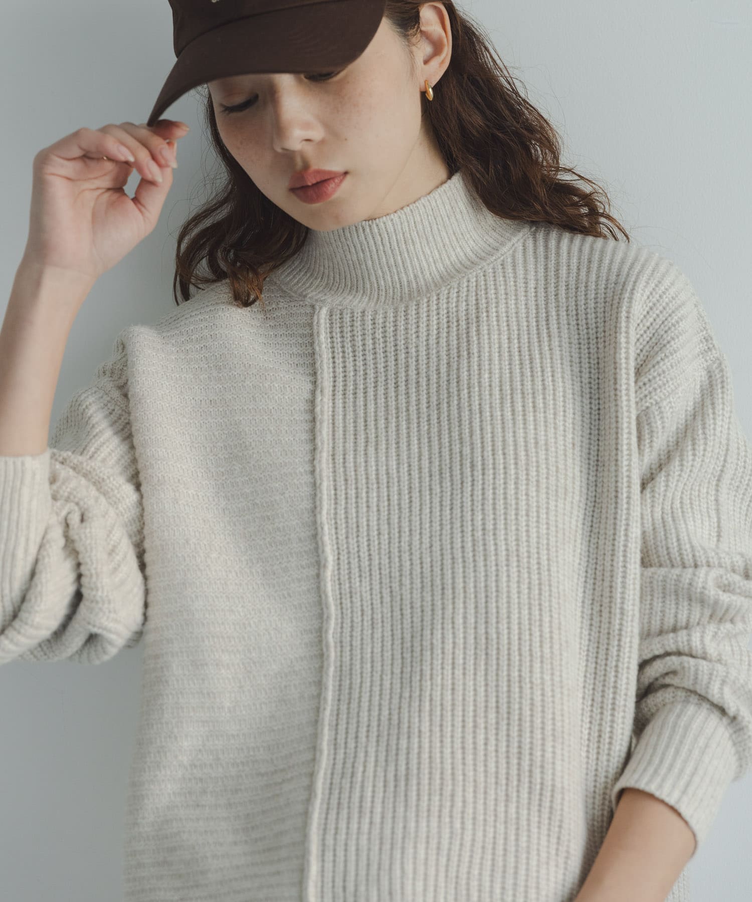 ライトベージュ