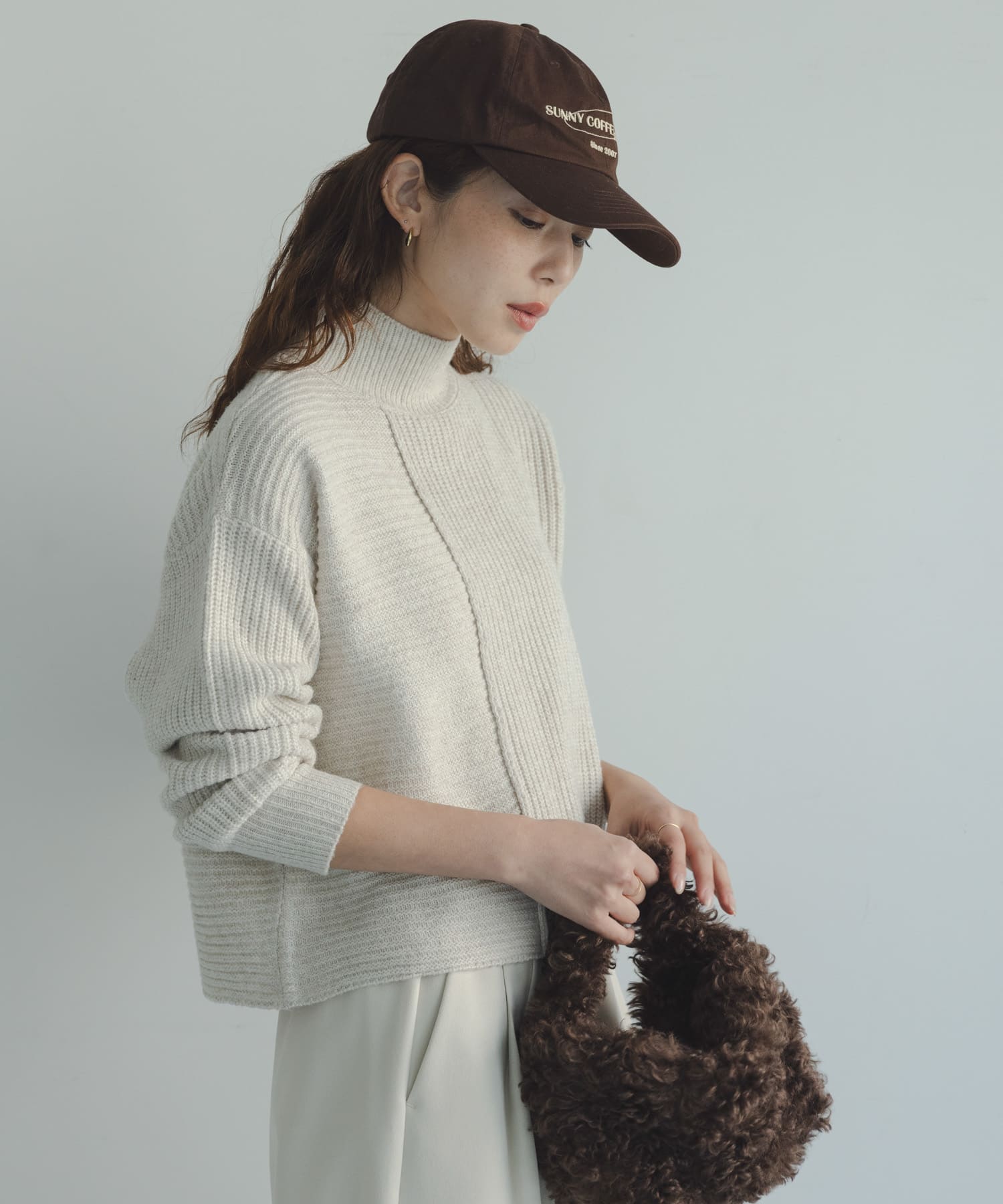 ライトベージュ