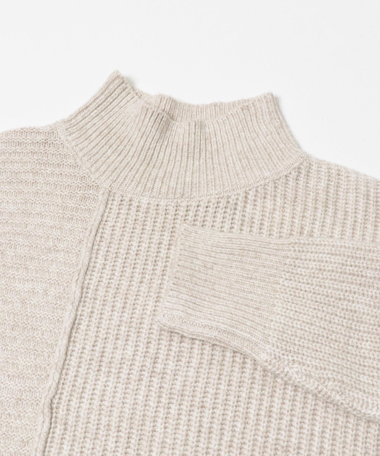 ライトベージュ