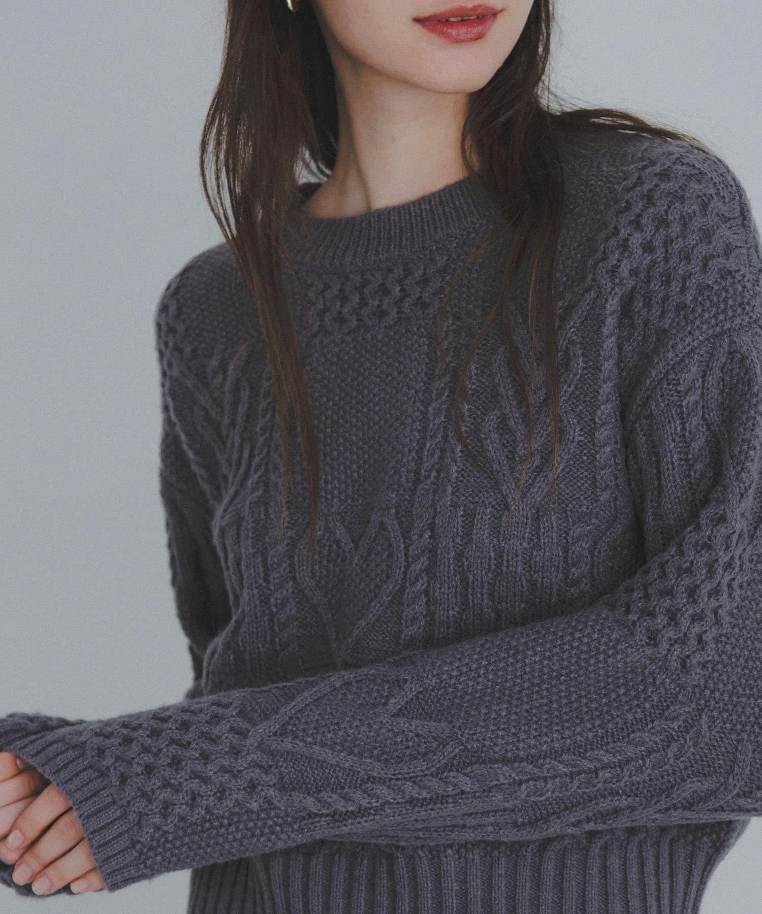 チャコールグレー