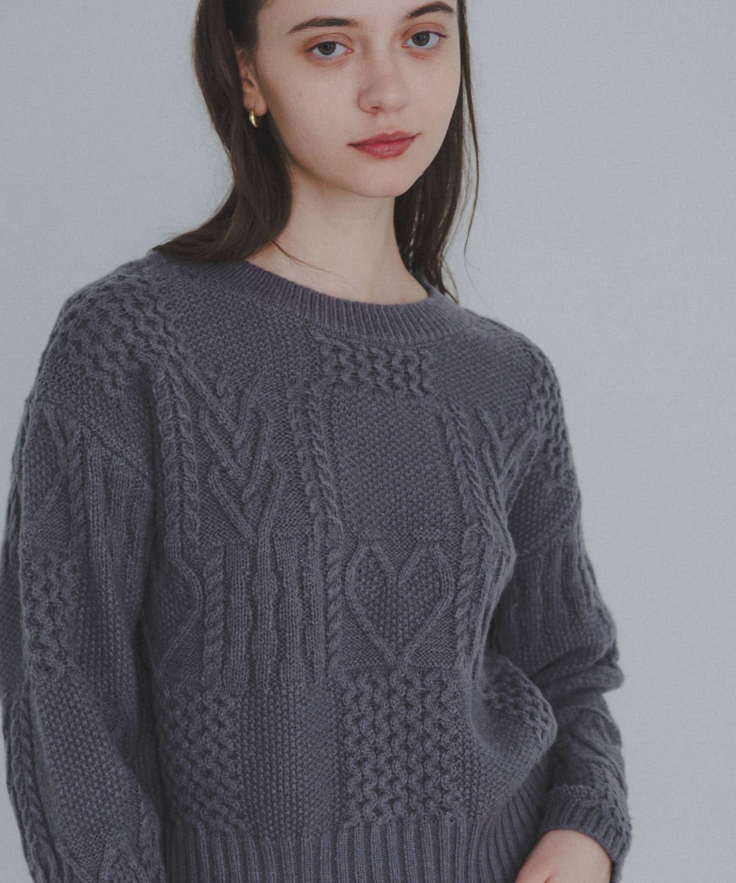 チャコールグレー