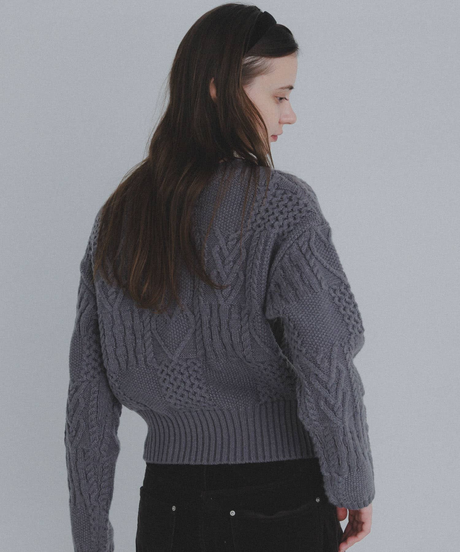 チャコールグレー