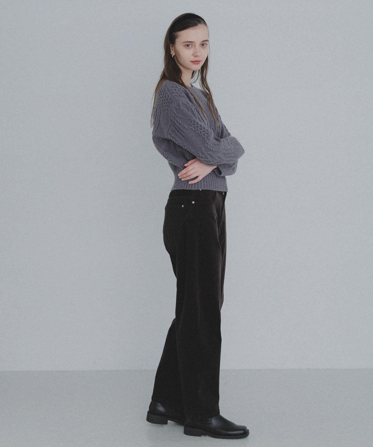 チャコールグレー