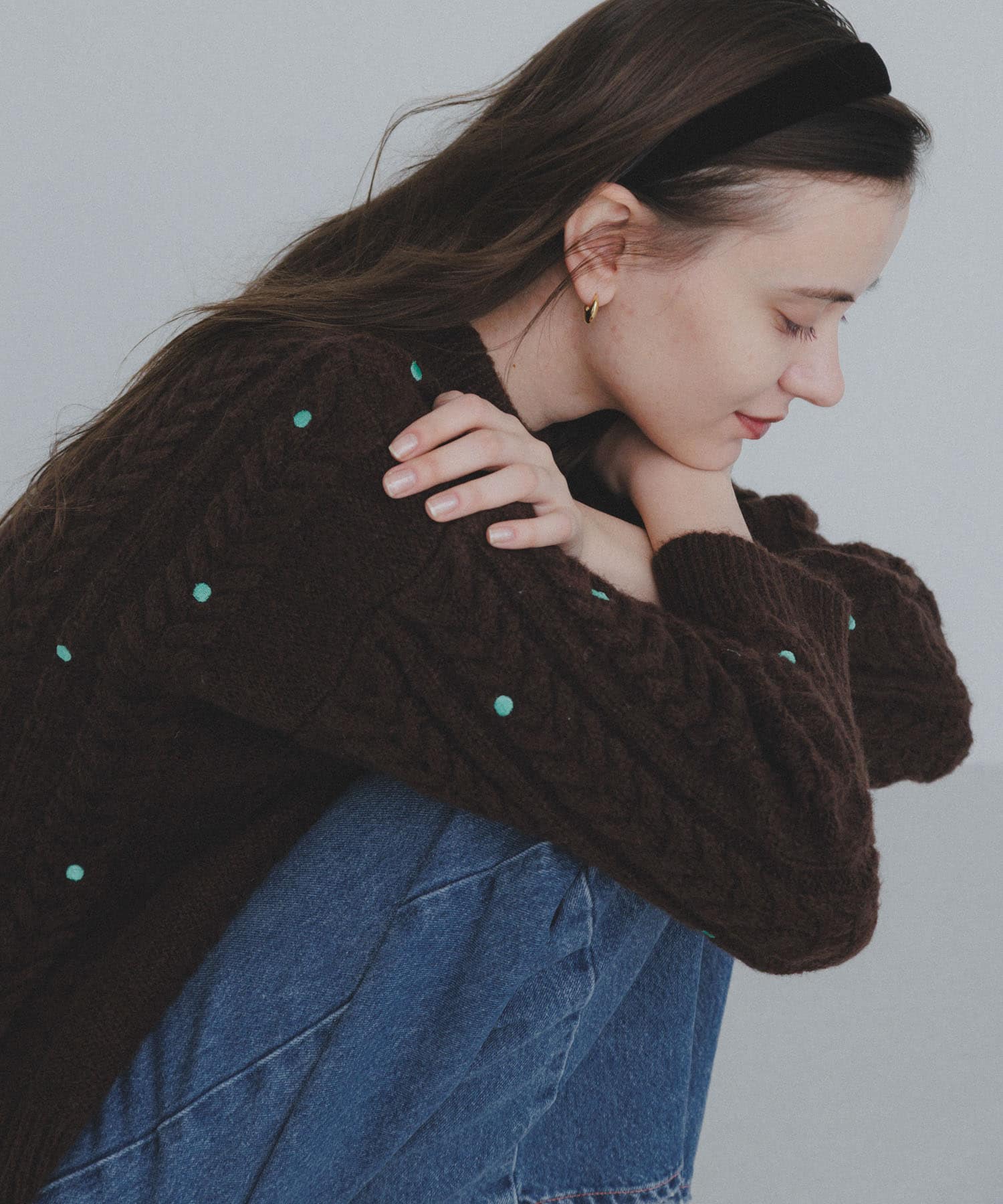 刺繍ケーブルニット