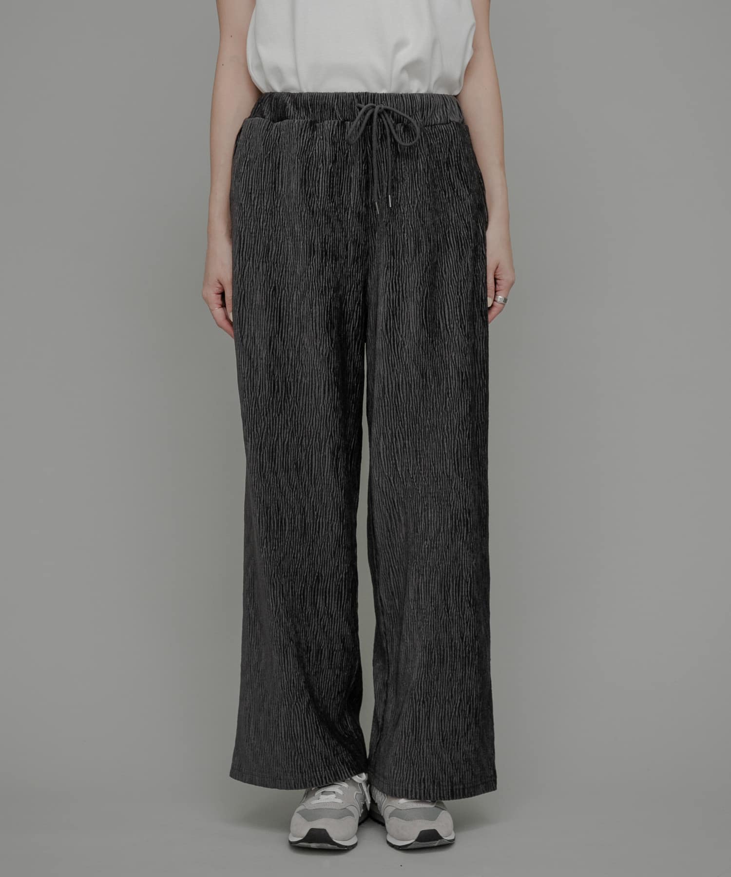 チャコールグレー