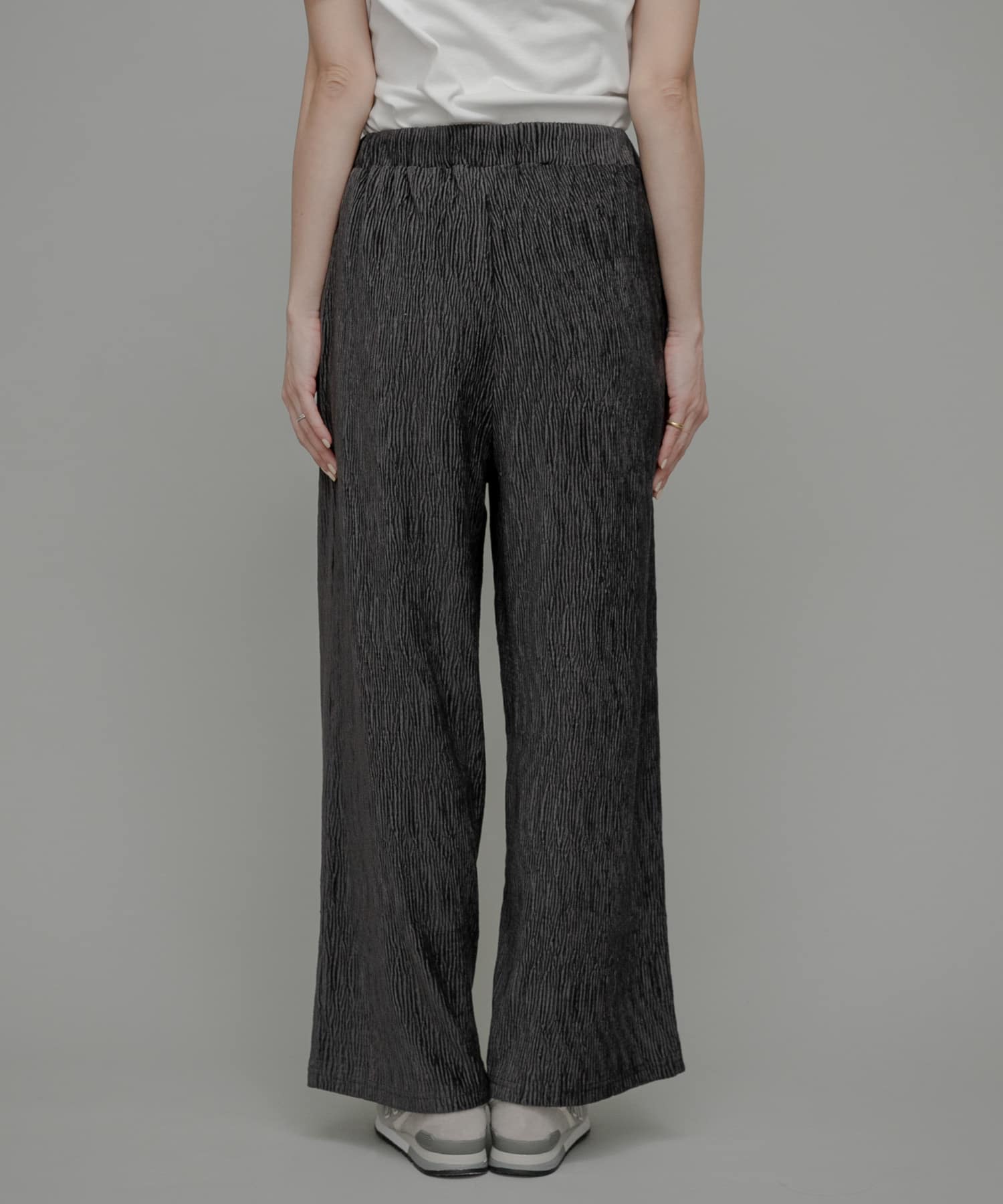 チャコールグレー