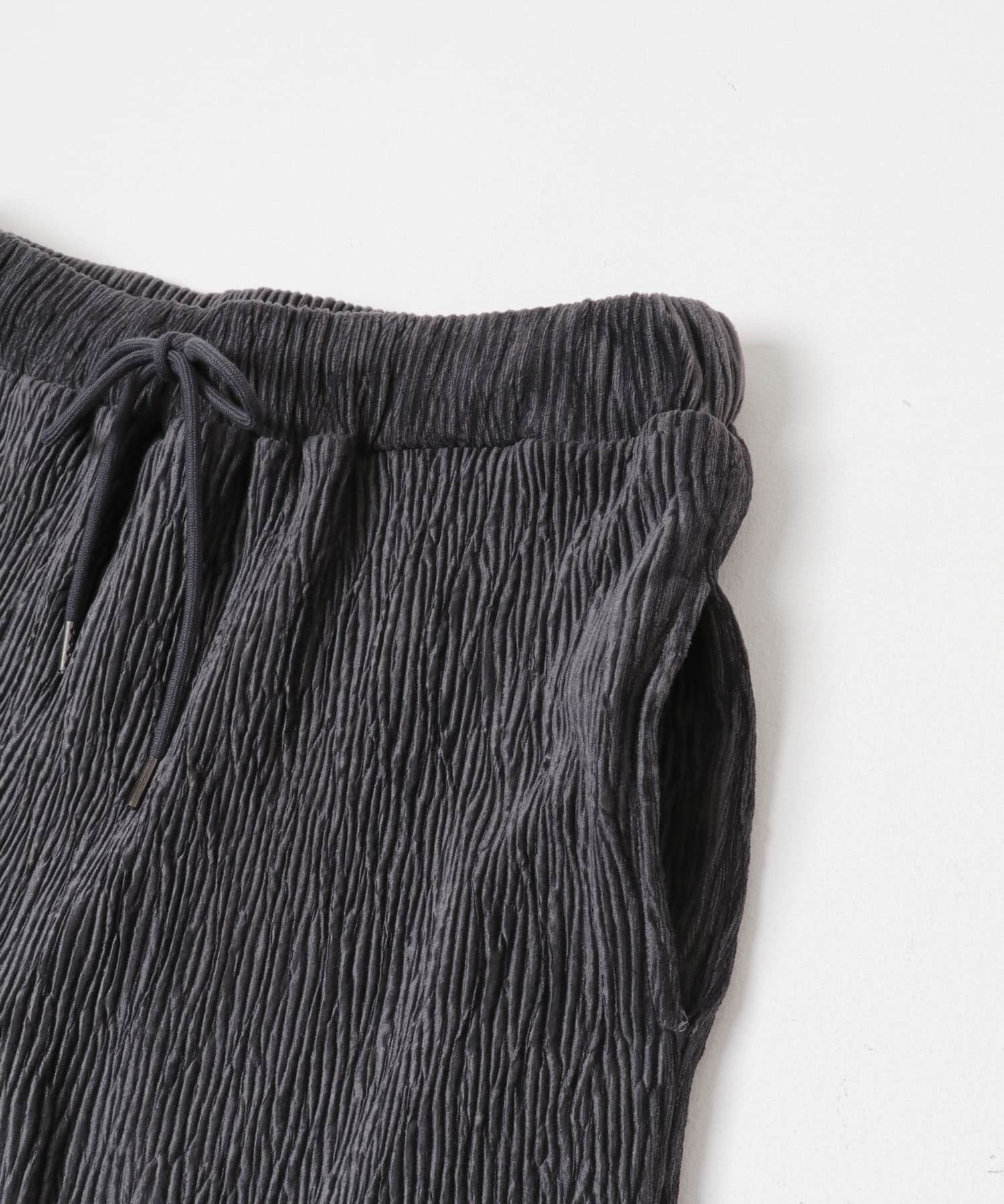 チャコールグレー