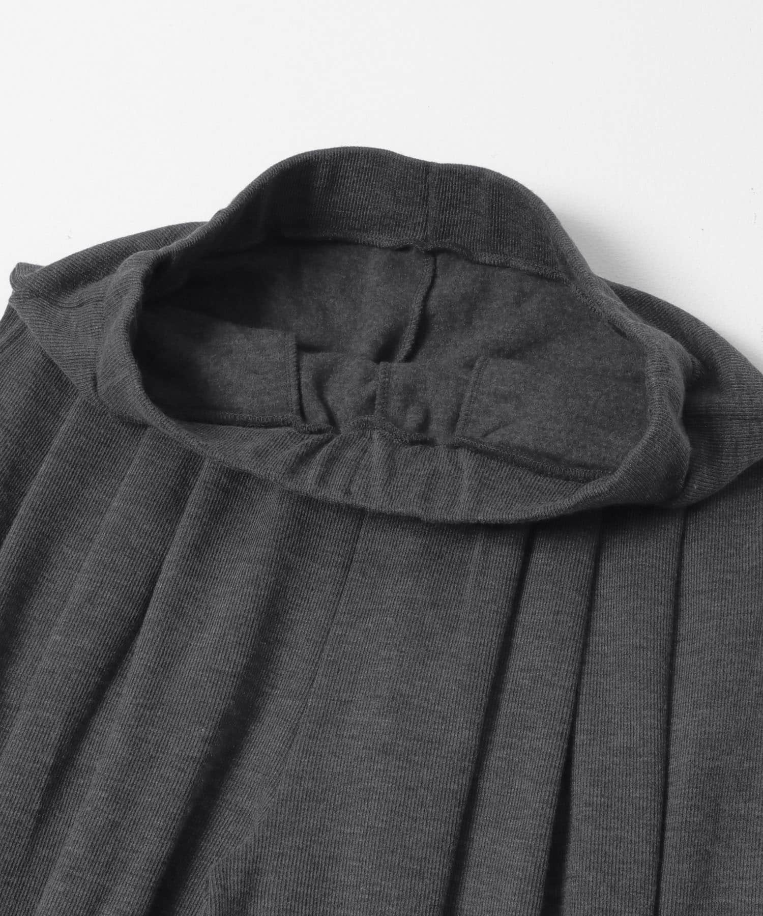 チャコールグレー