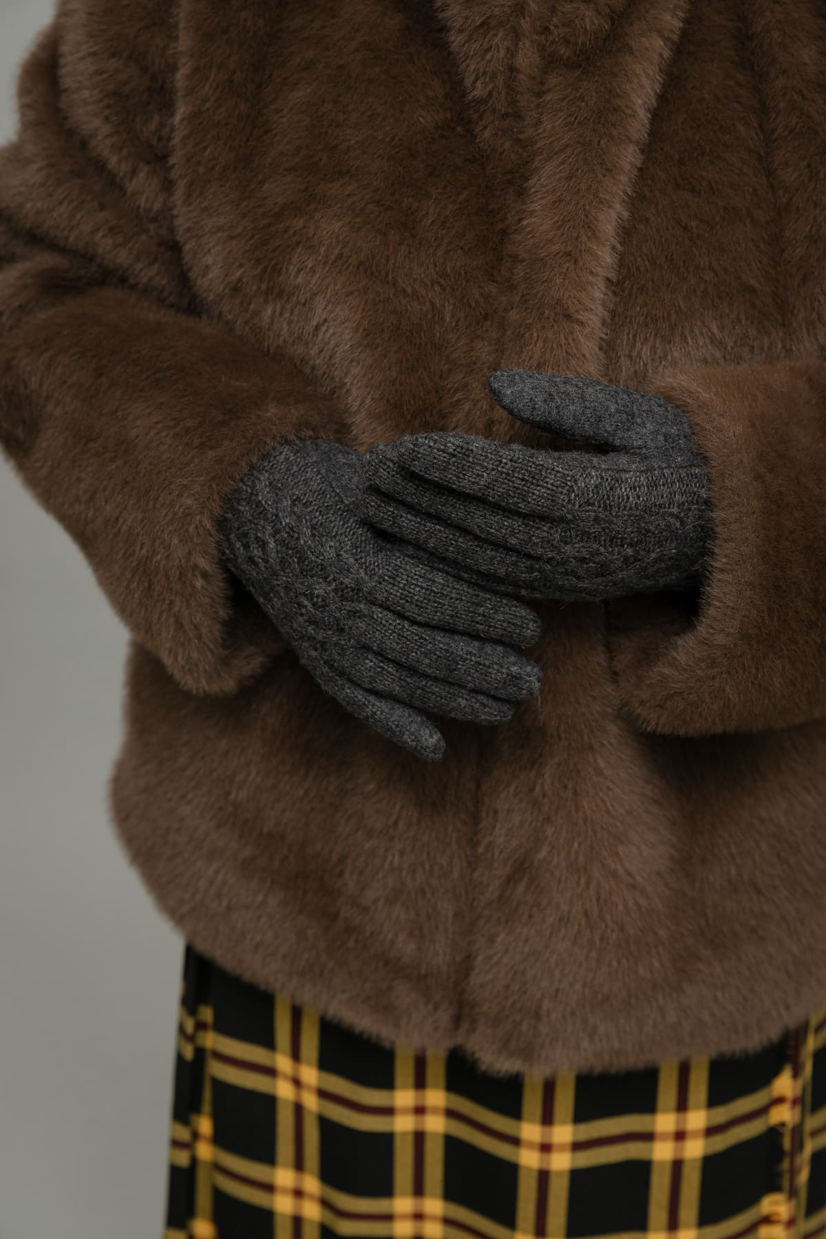 ケーブルニットグローブ チャコール One