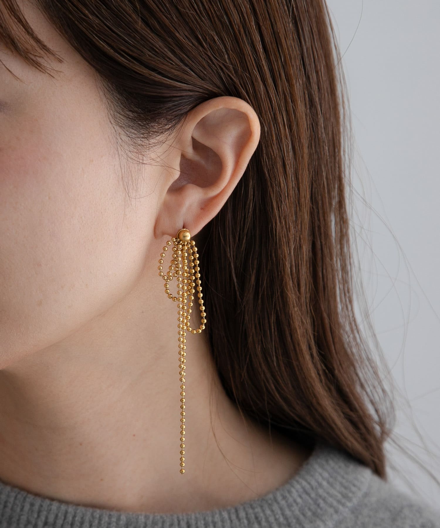 ステンレススウィングボールチェーンピアス ゴールド One