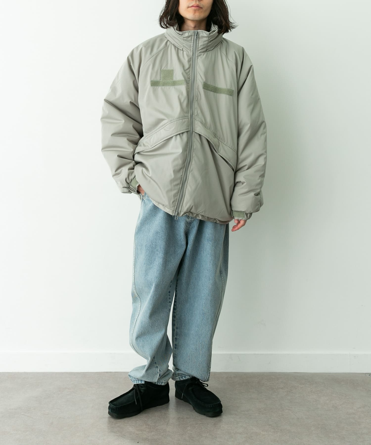 GRAY