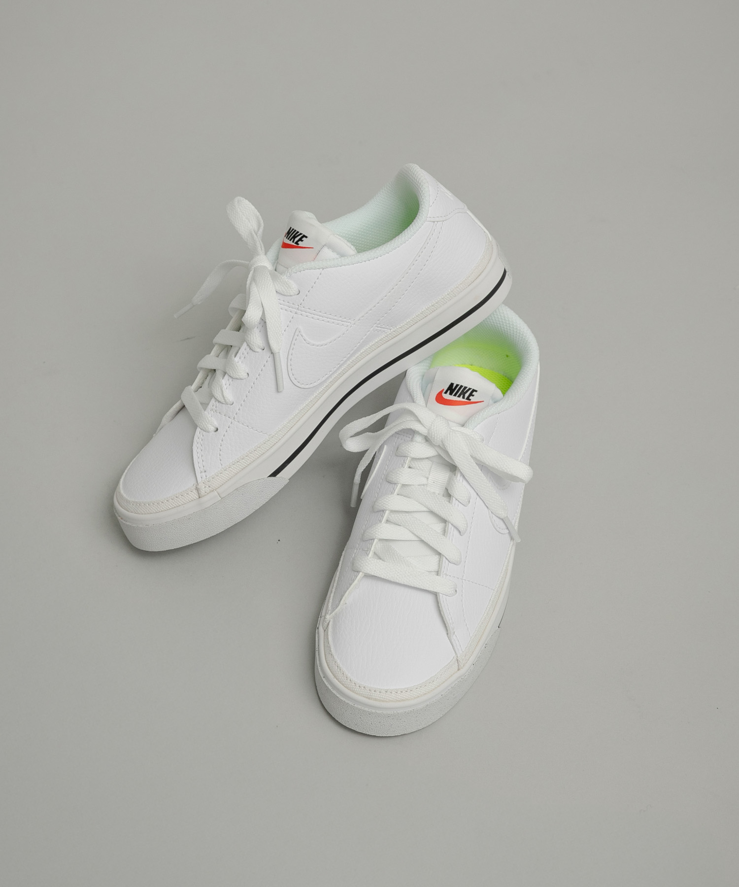 NIKE　ウィメンズコートレガシー