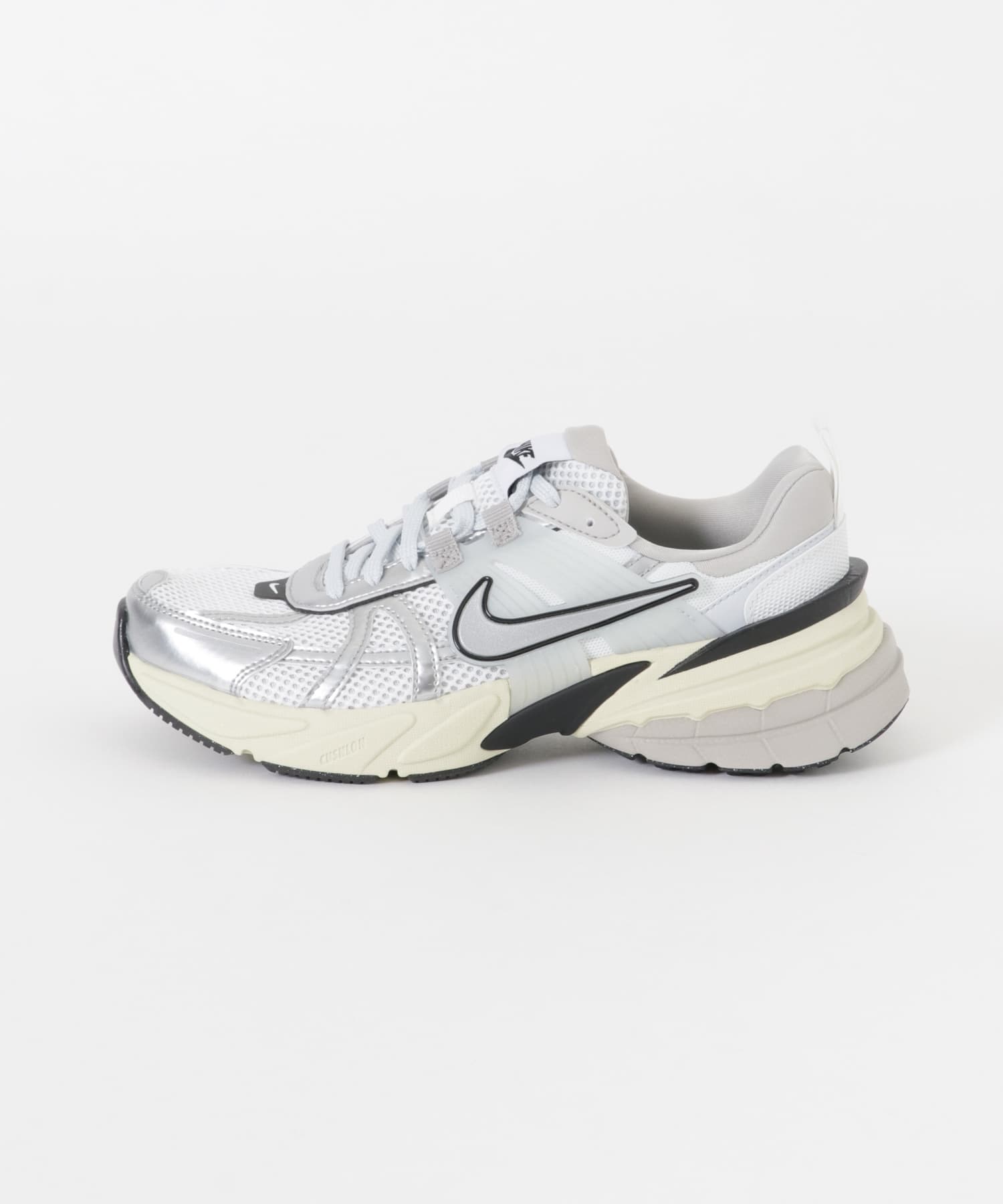 NIKE　ウィメンズV2Kラン サミットホワイト 23
