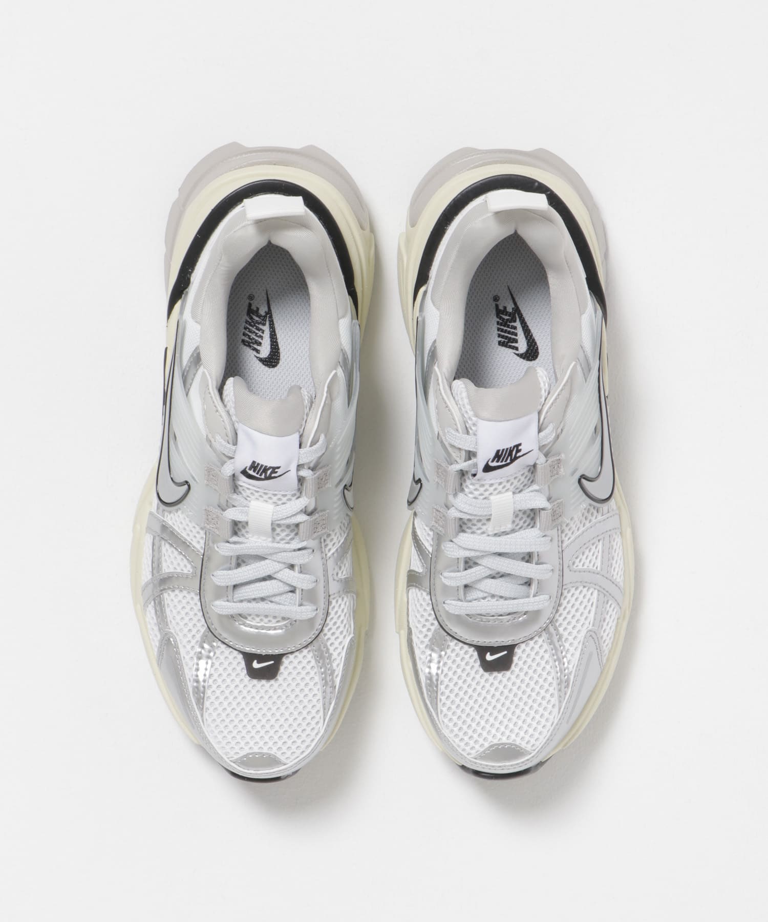 NIKE　ウィメンズV2Kラン サミットホワイト 23