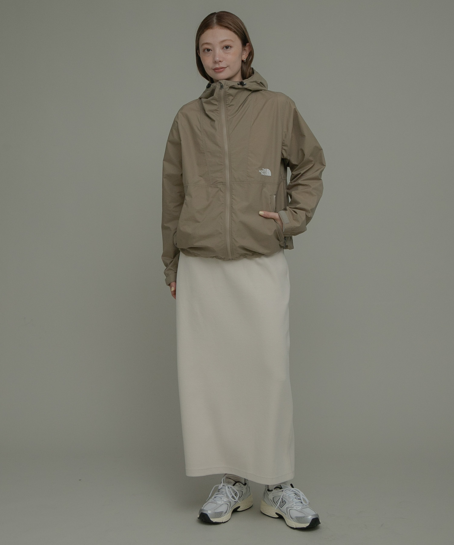 クラシックカーキ