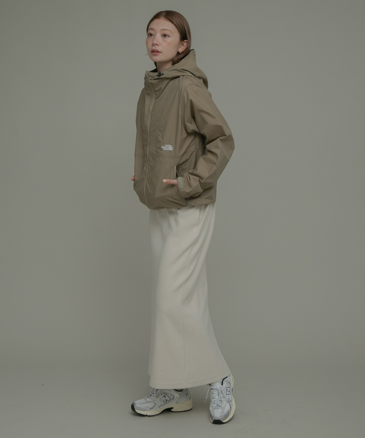 クラシックカーキ