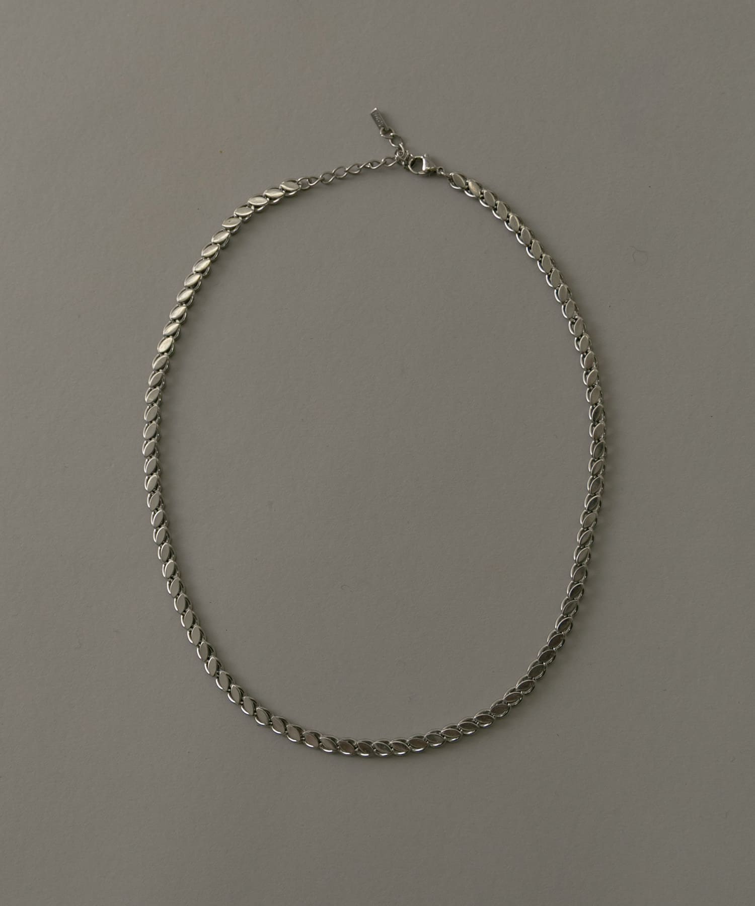 ステンレスリーフモチーフチェーンネックレス