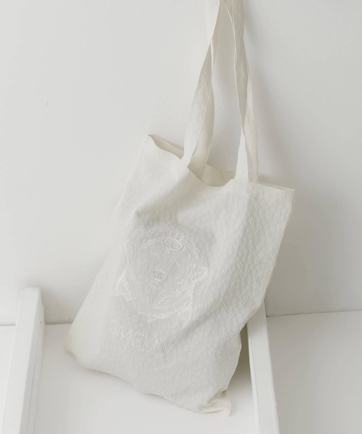 MELLYトート WHT.FLOWER -