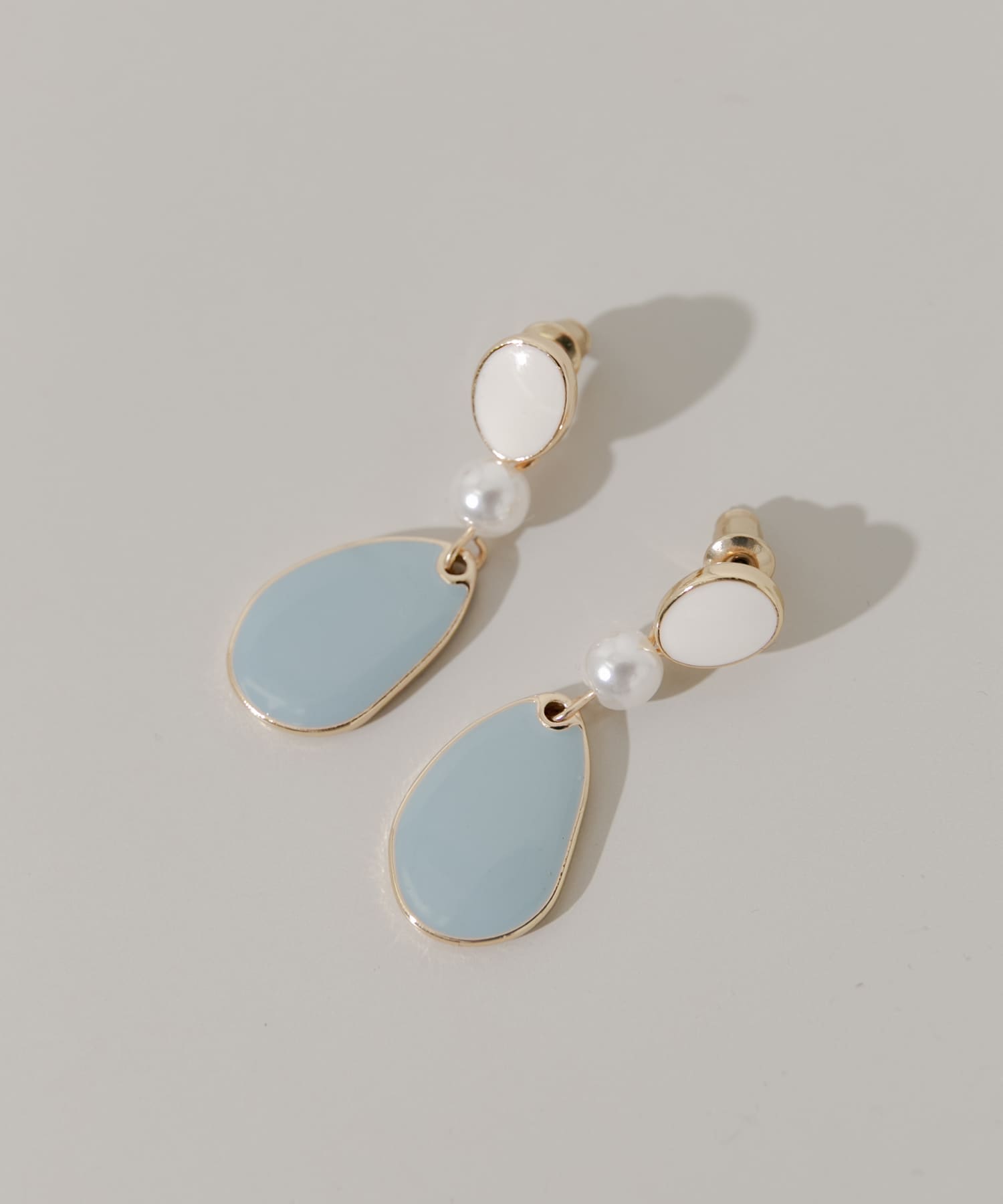 カラープレートピアス