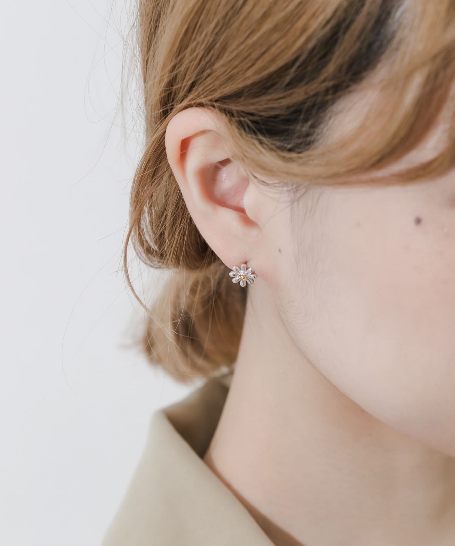 ミニフラワーピアス SLV -