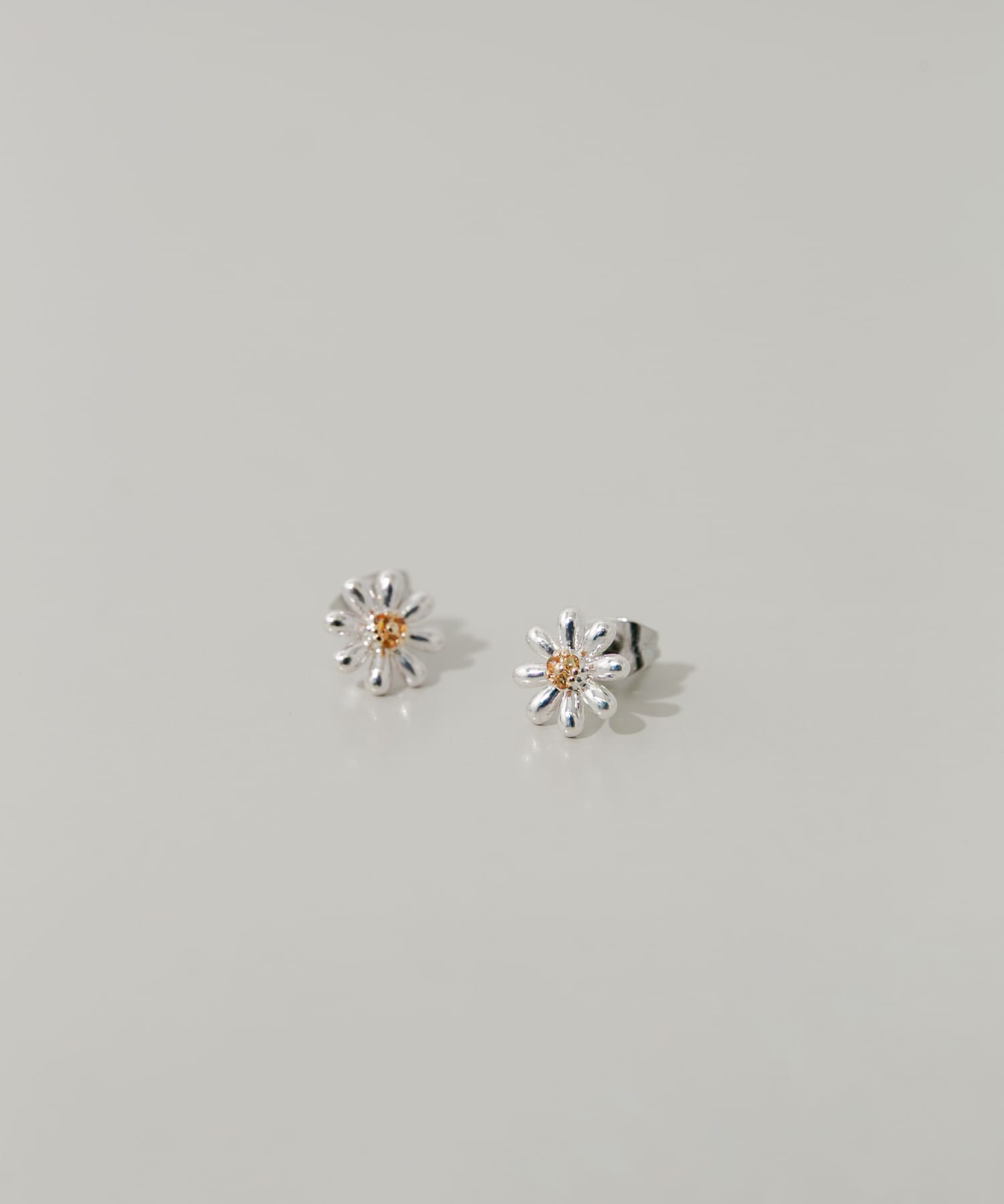 ミニフラワーピアス SLV -