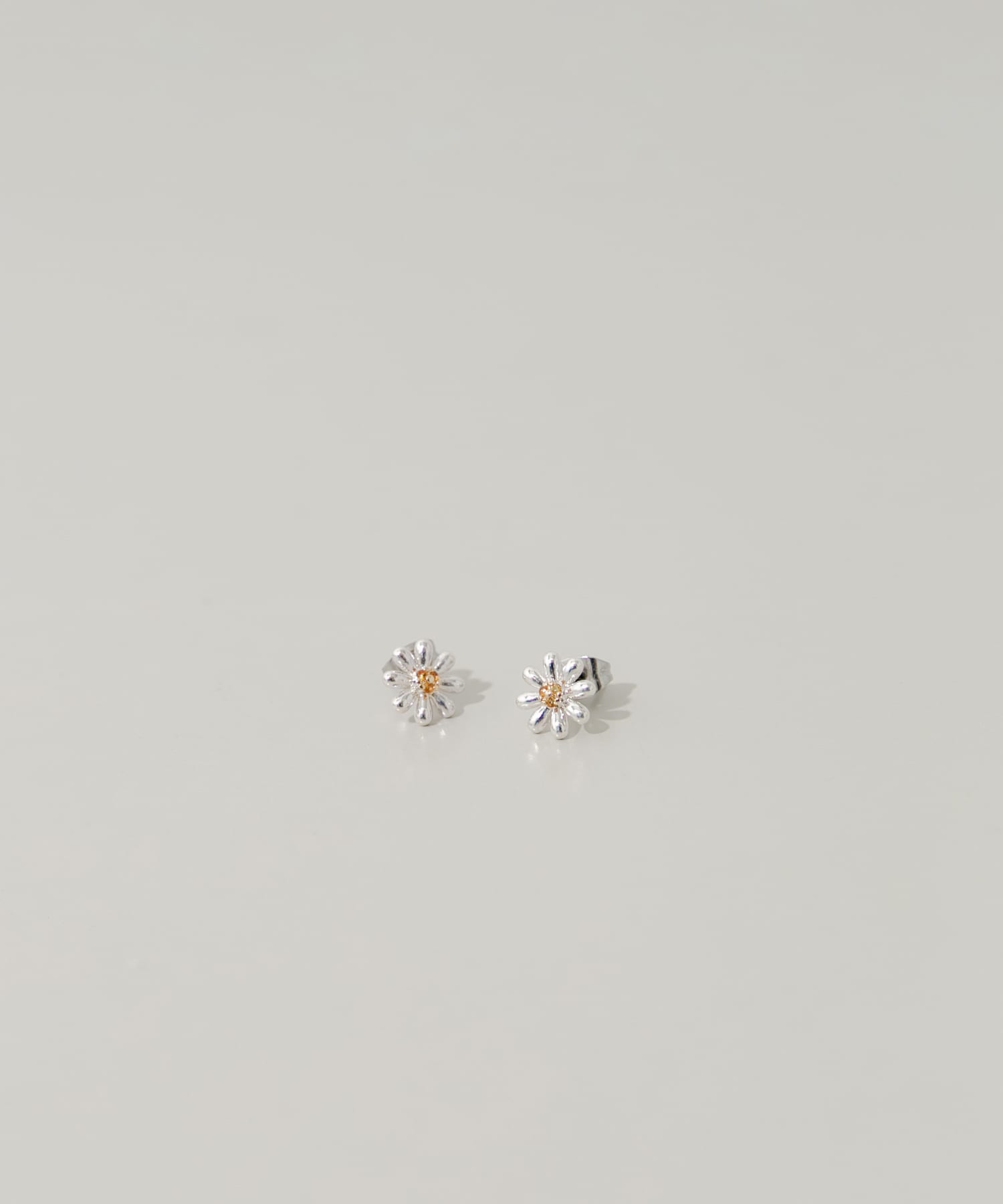 ミニフラワーピアス SLV -
