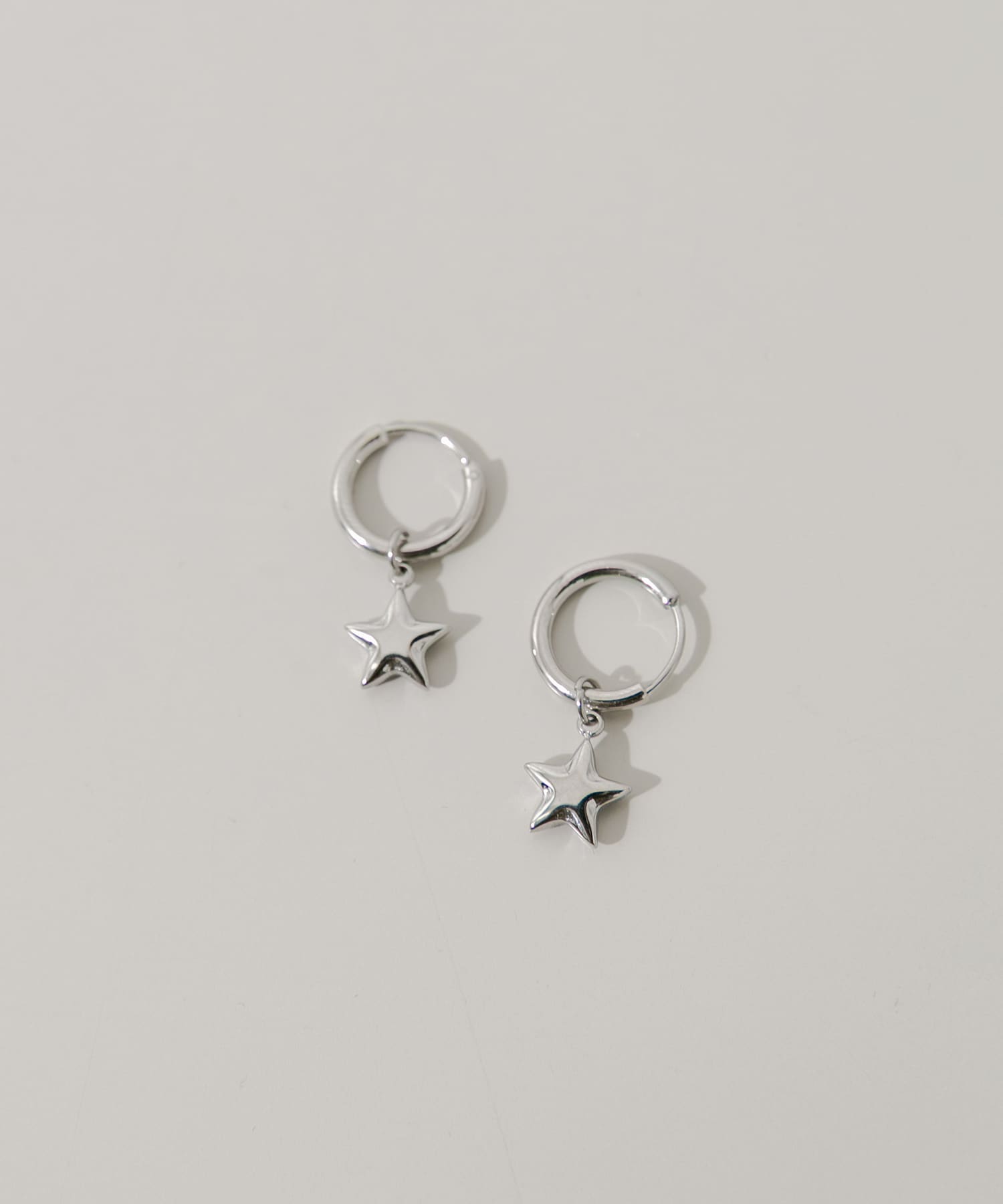 ステンレススターチャームフープピアス