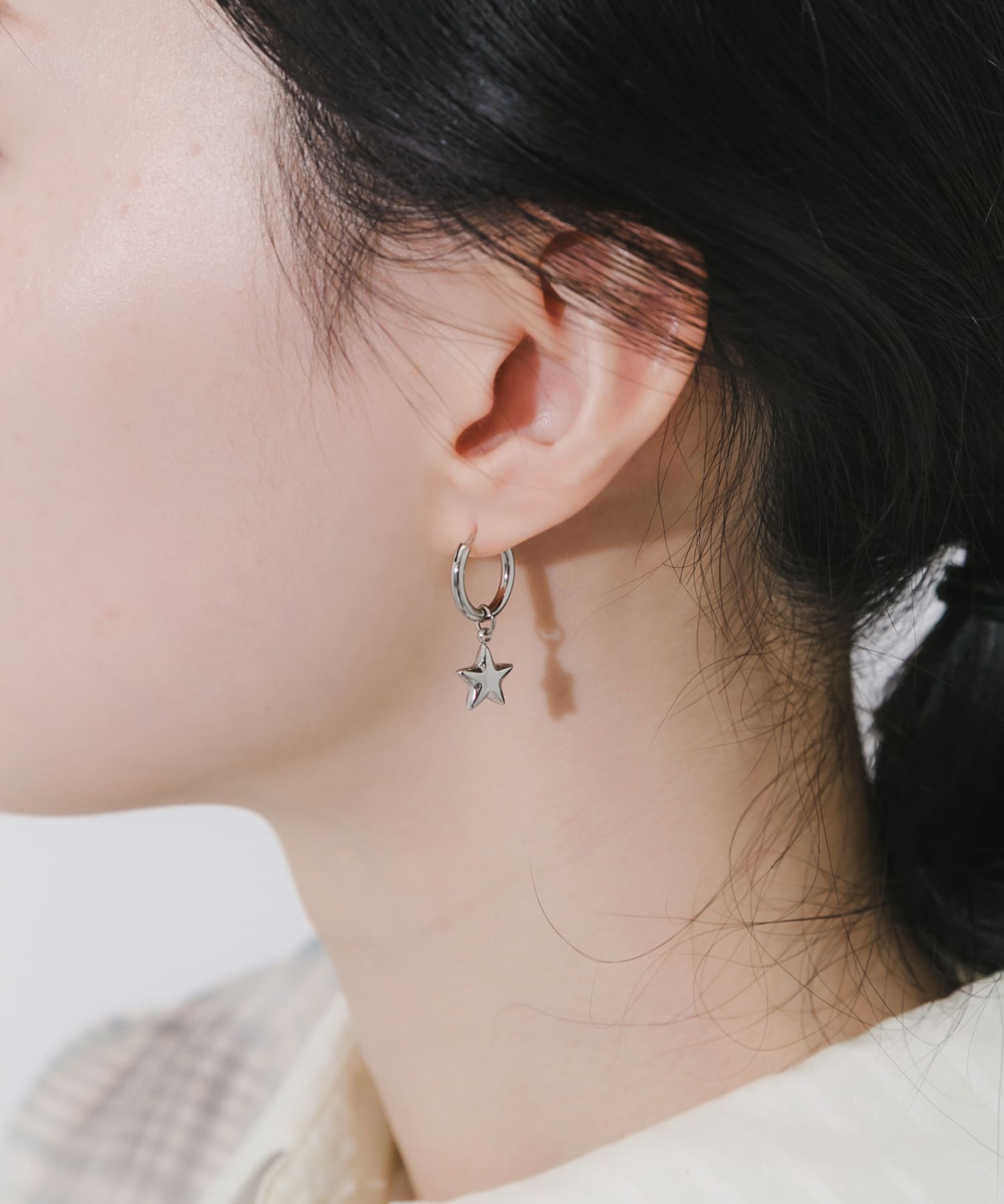 ステンレススターチャームフープピアス SLV -