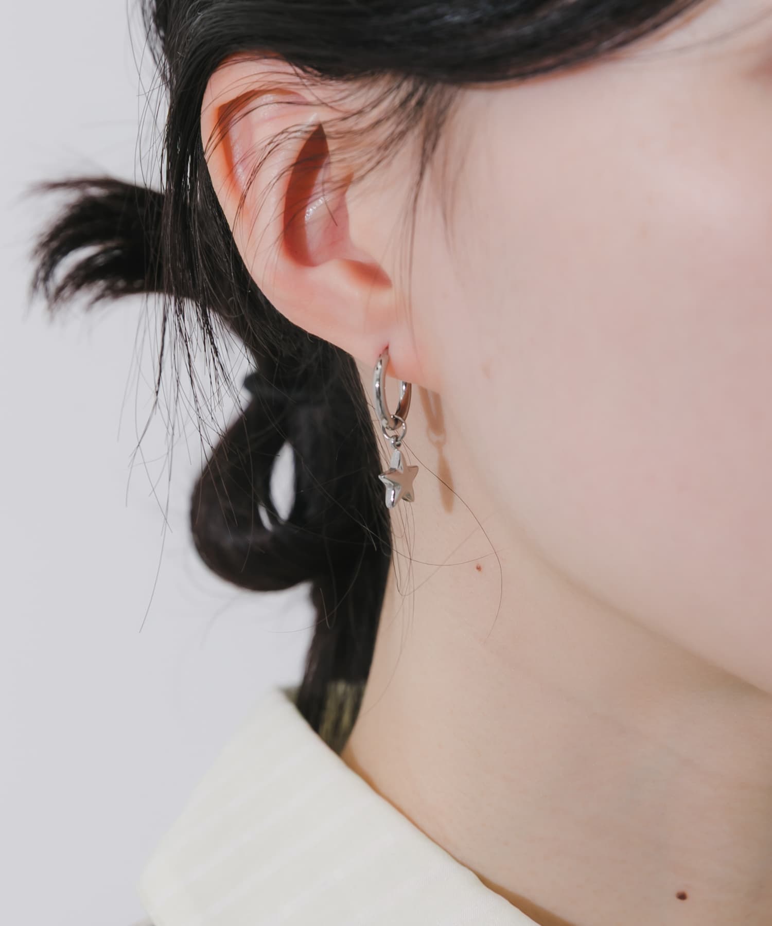 ステンレススターチャームフープピアス SLV -