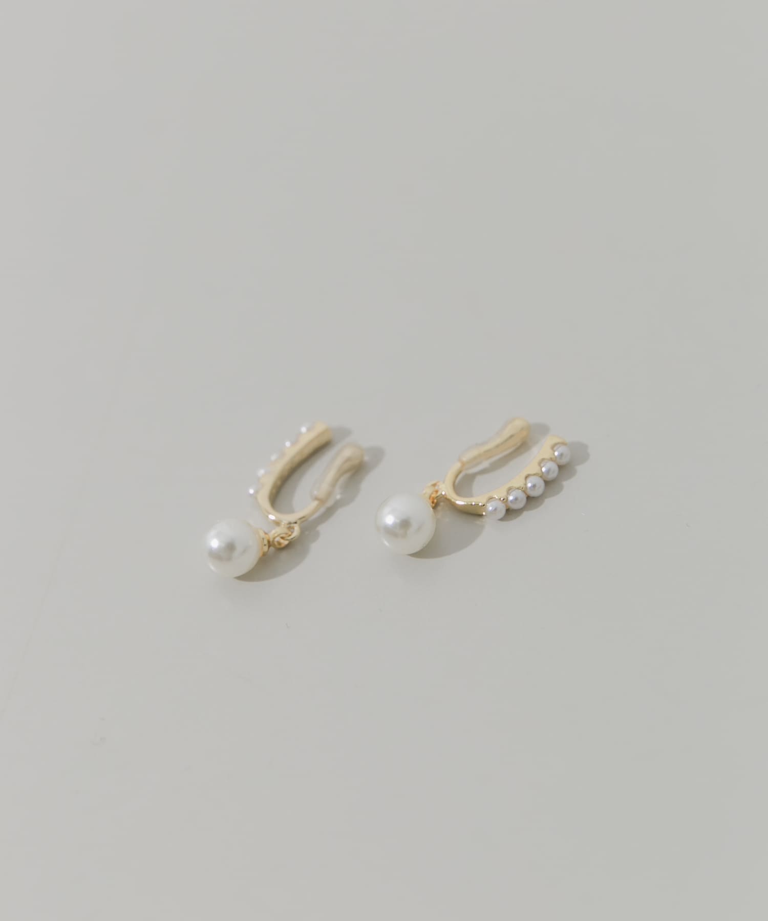 パールオメガイヤリング GD/WH -