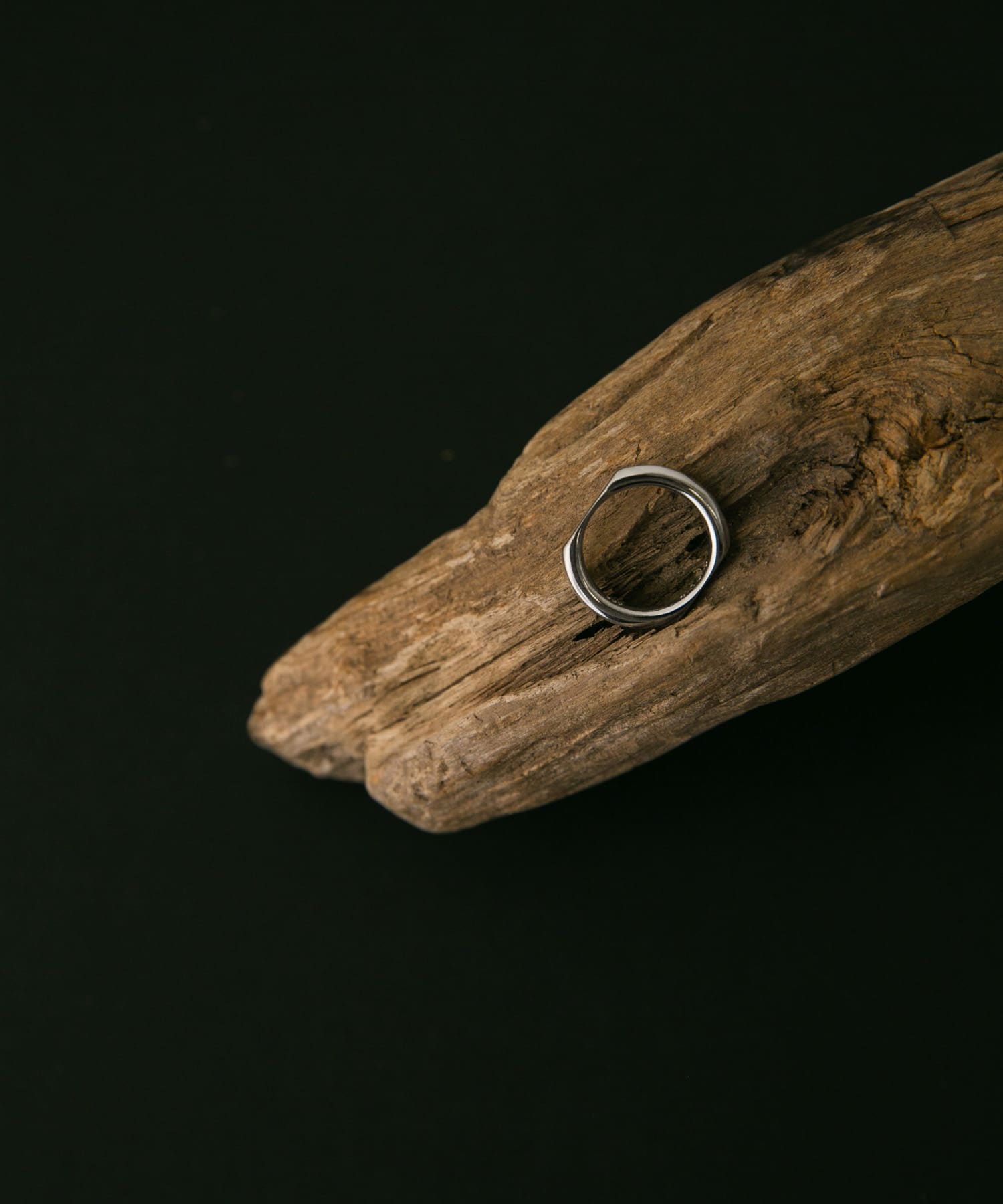 SMELLY so’　flat surface pinky ring