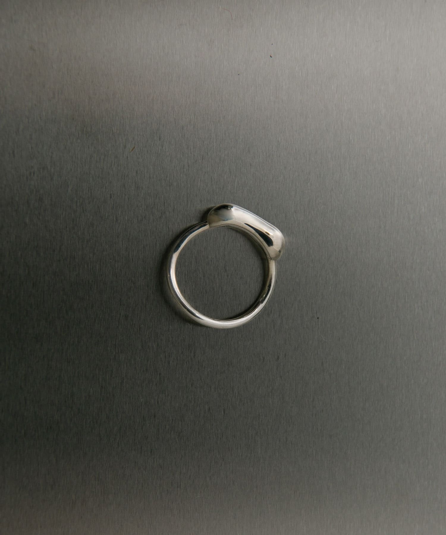 SMELLY so’　plump curved line ring SLV 11