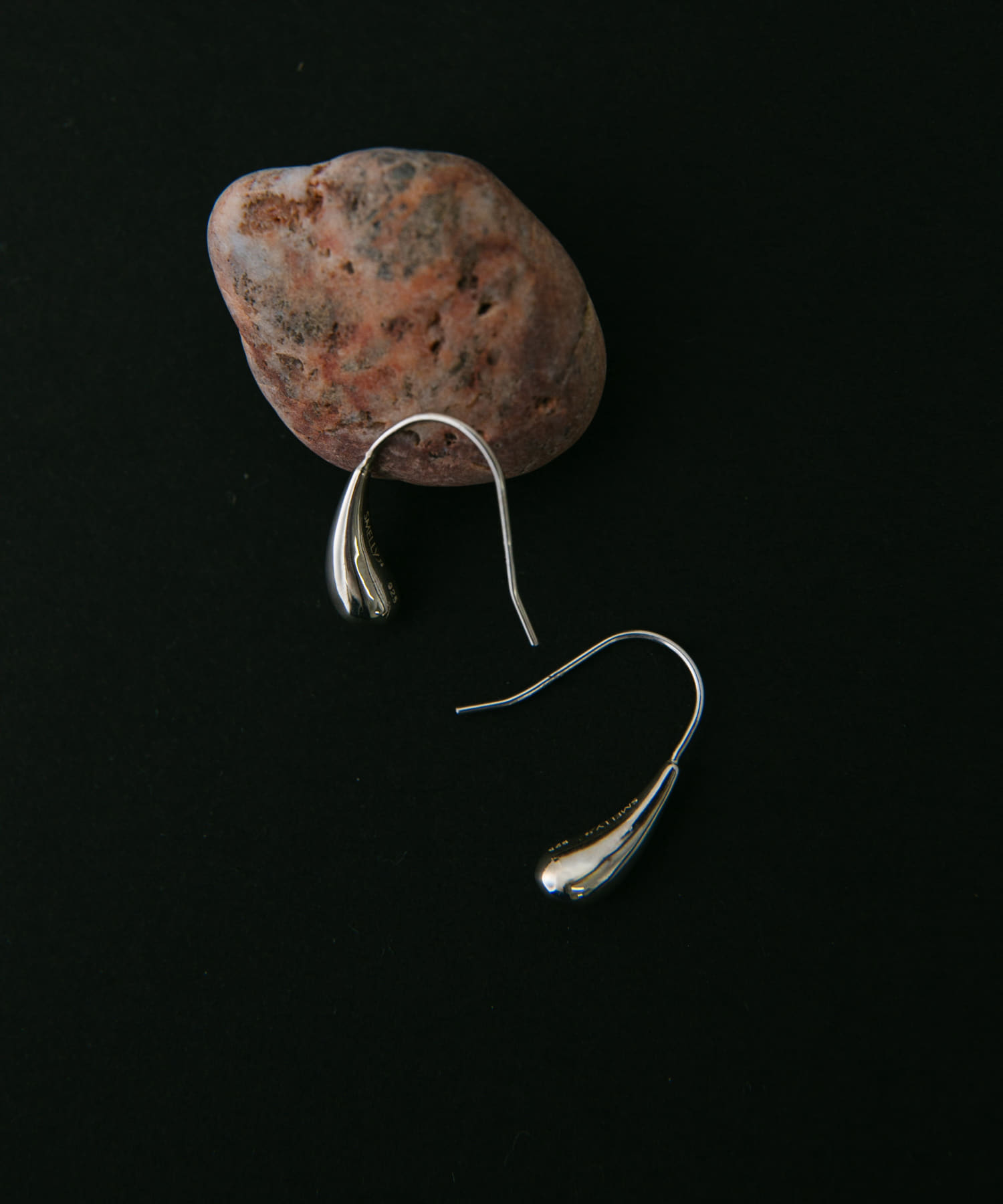 SMELLY so'　drop hook pierce