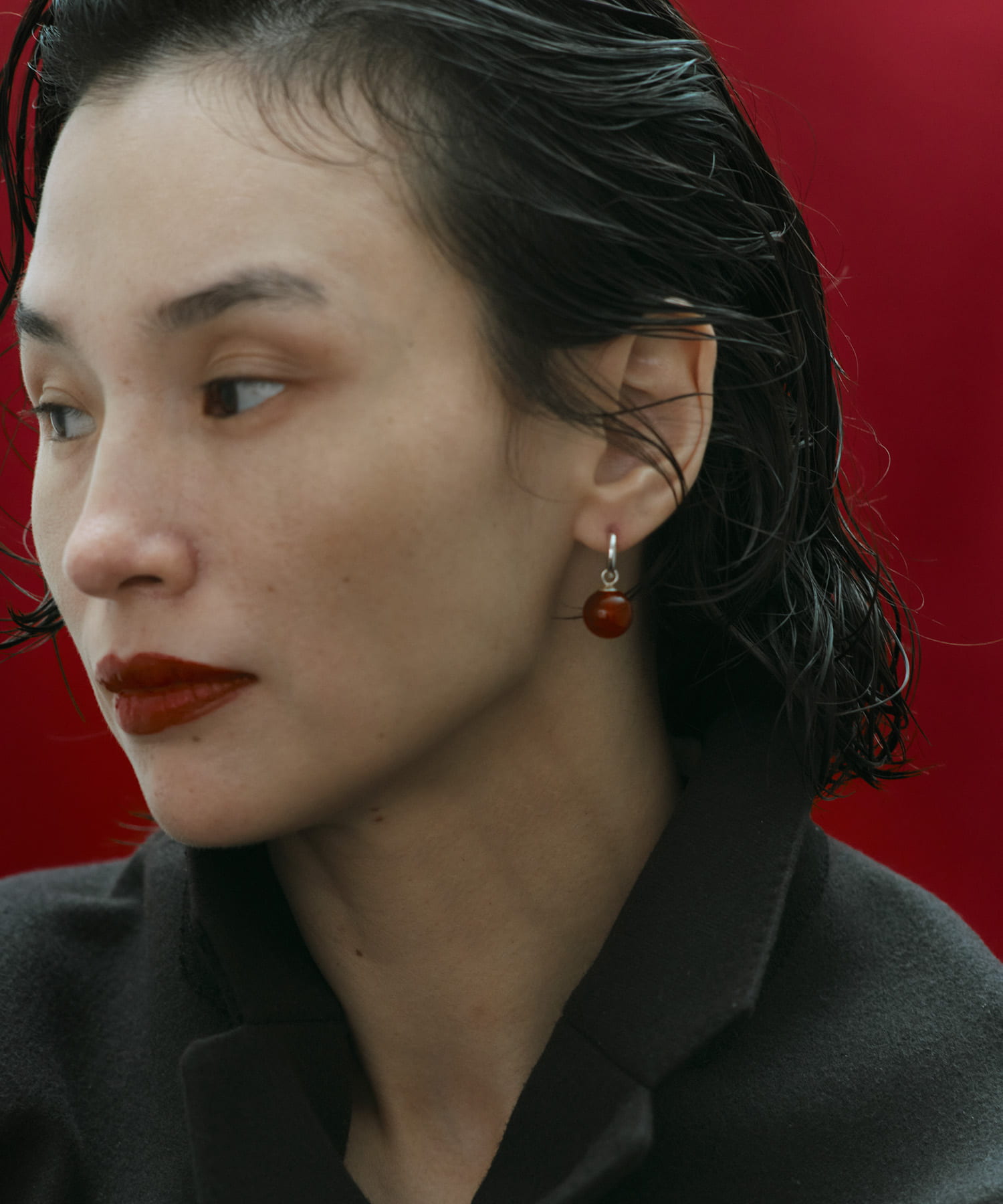 SMELLY so’　carnelian sphere pierce