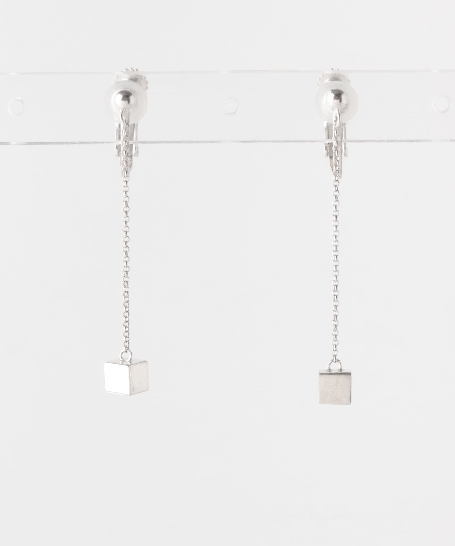 SMELLY so'　cube chain earring SLV -